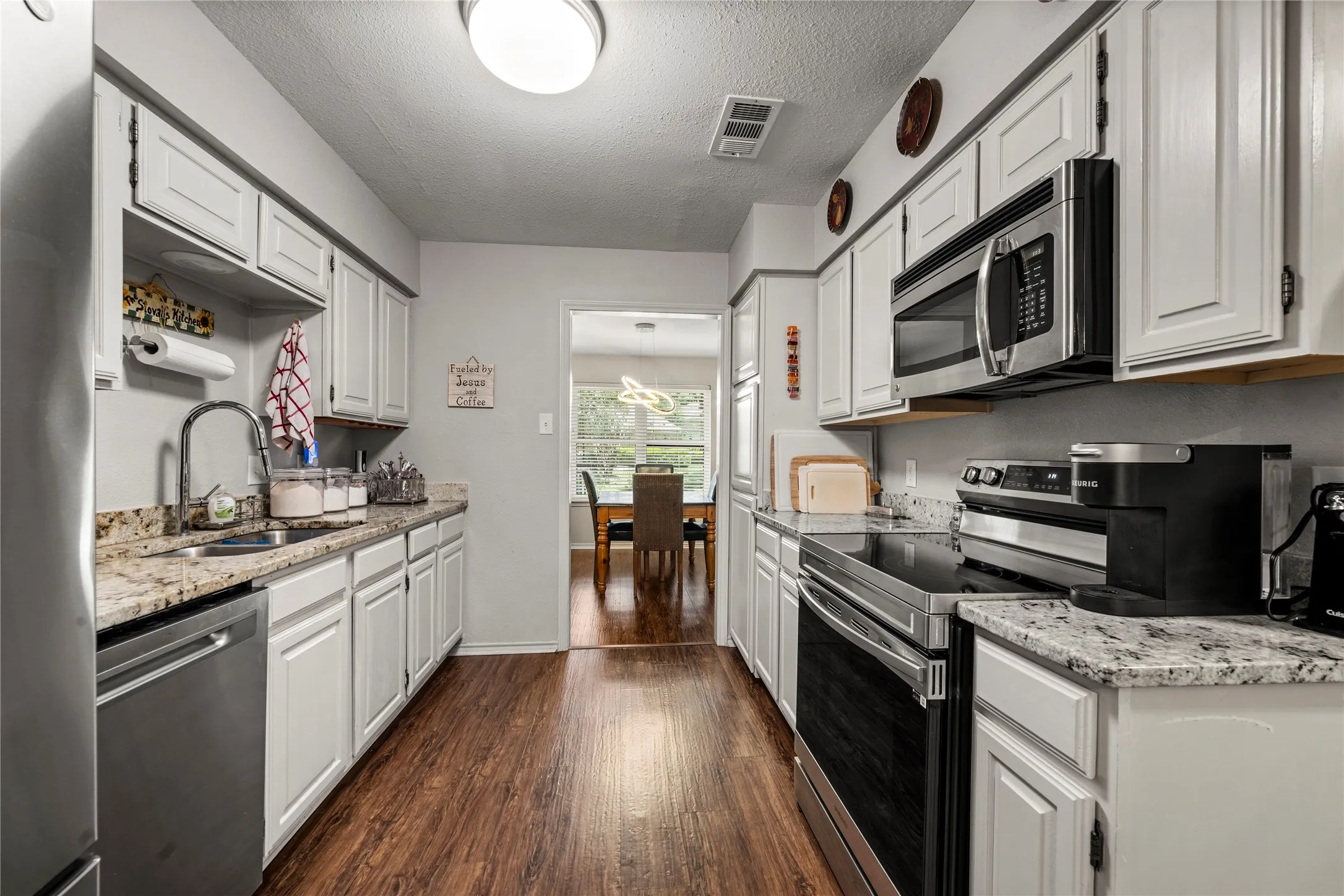 Condominium For Sale in Mc Lennan County , 137 Pleasant Grove Lane, Waco, Texas 76712, 2 Bedroom, 2 Bathroom, 1 Garage spaces, 1,533 Sqft, built in 1985, mls#21326361, Real Estate Agent in Waco, Homes For Sale in Mc Lennan county, Homes For Sale in Waco, Realtor in Waco Texas, Real Estate Brokerage Independent Realty Texas, Luminita Cordes Realtor