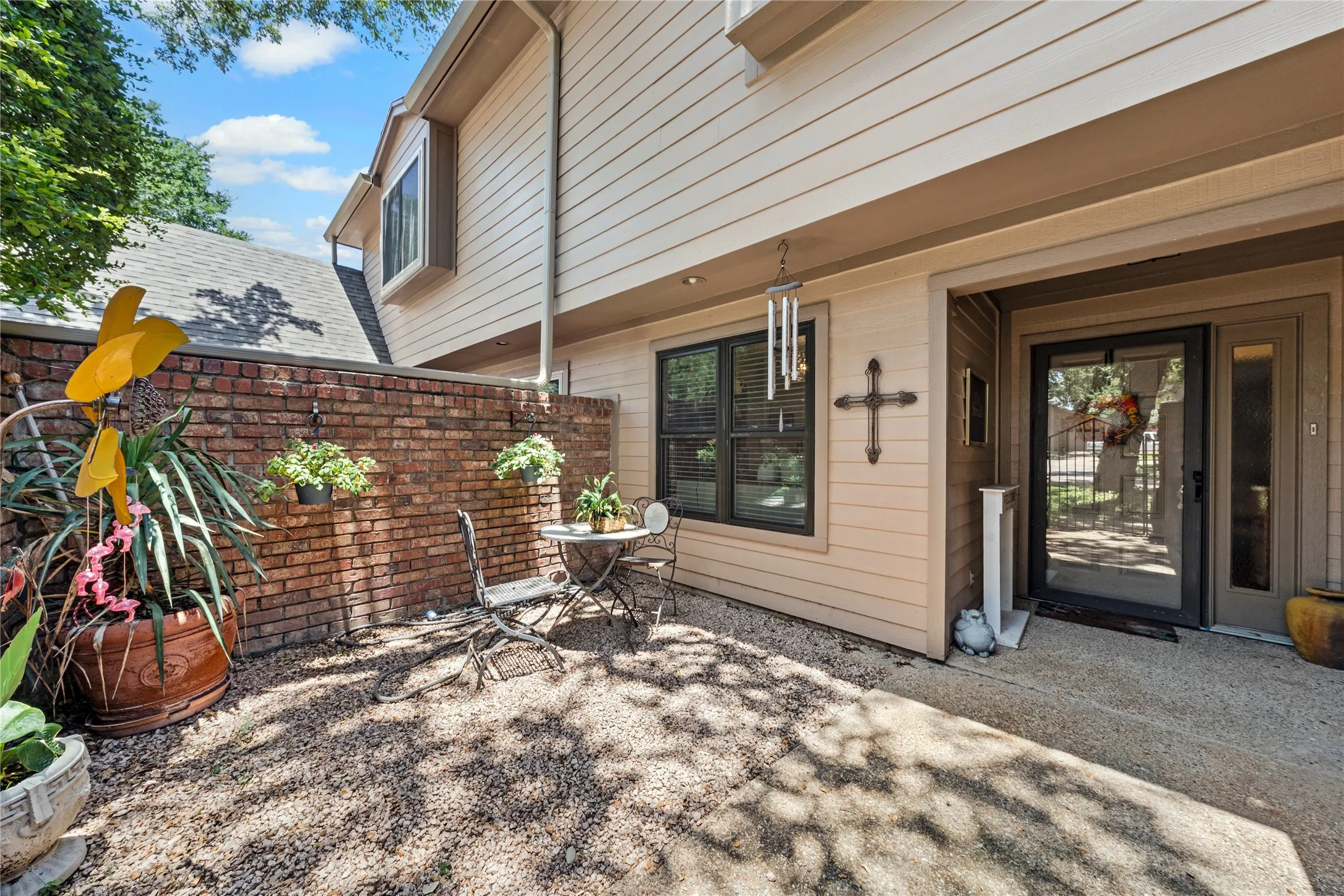 Condominium For Sale in Mc Lennan County , 137 Pleasant Grove Lane, Waco, Texas 76712, 2 Bedroom, 2 Bathroom, 1 Garage spaces, 1,533 Sqft, built in 1985, mls#21326361, Real Estate Agent in Waco, Homes For Sale in Mc Lennan county, Homes For Sale in Waco, Realtor in Waco Texas, Real Estate Brokerage Independent Realty Texas, Luminita Cordes Realtor