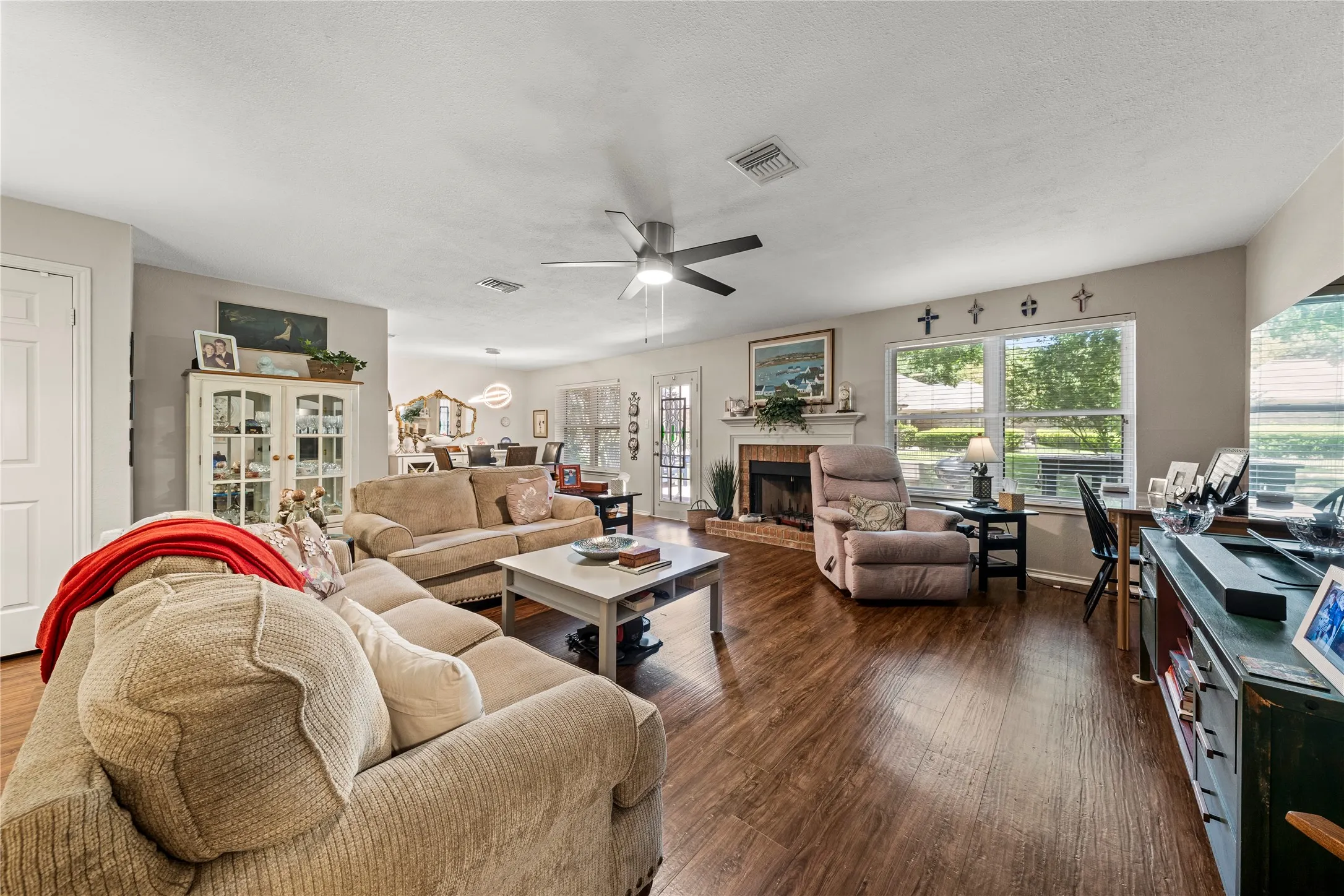Condominium For Sale in Mc Lennan County , 137 Pleasant Grove Lane, Waco, Texas 76712, 2 Bedroom, 2 Bathroom, 1 Garage spaces, 1,533 Sqft, built in 1985, mls#21326361, Real Estate Agent in Waco, Homes For Sale in Mc Lennan county, Homes For Sale in Waco, Realtor in Waco Texas, Real Estate Brokerage Independent Realty Texas, Luminita Cordes Realtor