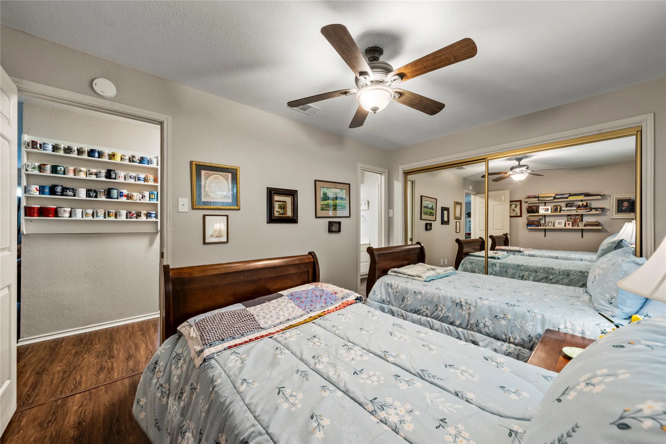 Condominium For Sale in Mc Lennan County , 137 Pleasant Grove Lane, Waco, Texas 76712, 2 Bedroom, 2 Bathroom, 1 Garage spaces, 1,533 Sqft, built in 1985, mls#21326361, Real Estate Agent in Waco, Homes For Sale in Mc Lennan county, Homes For Sale in Waco, Realtor in Waco Texas, Real Estate Brokerage Independent Realty Texas, Luminita Cordes Realtor