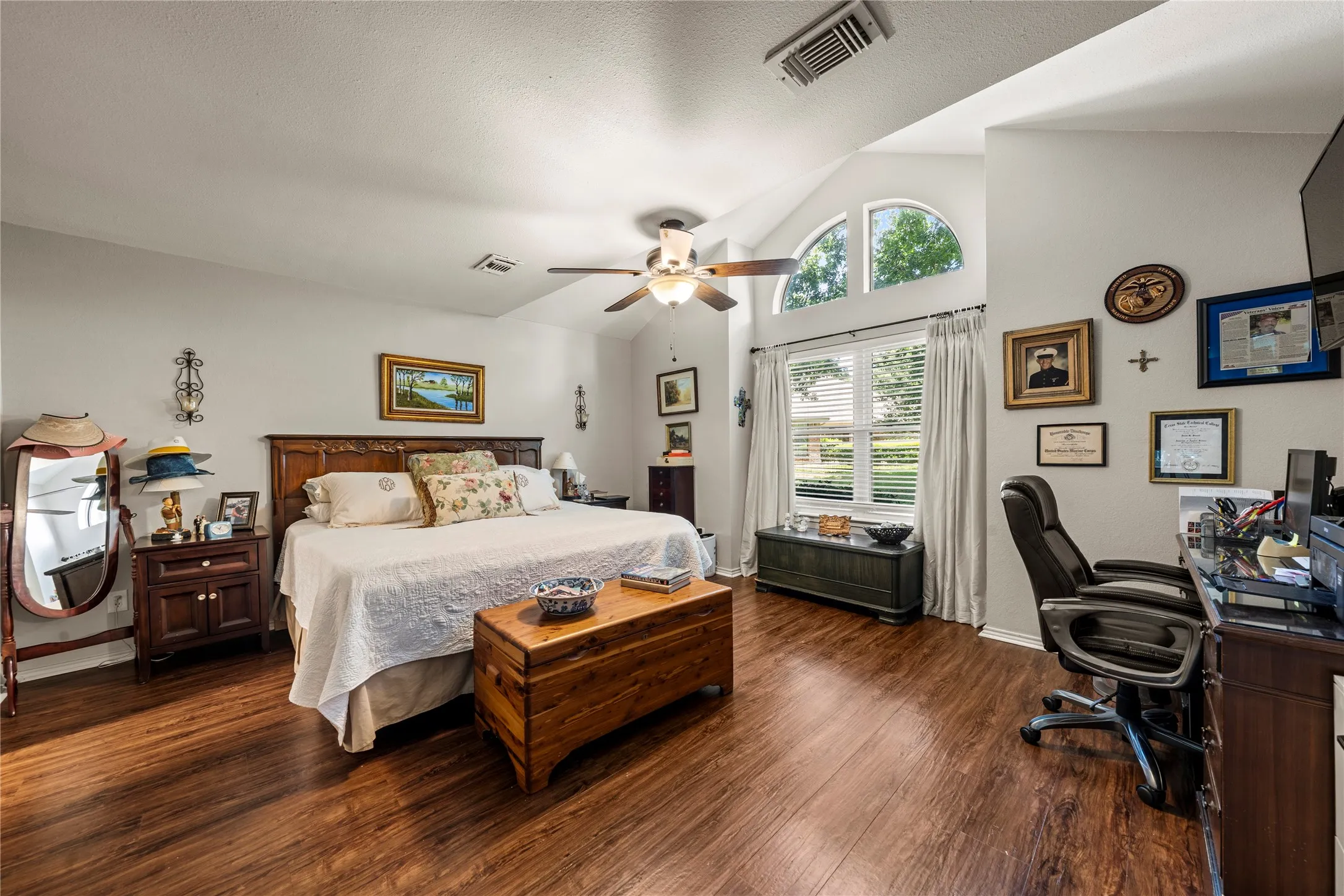 Condominium For Sale in Mc Lennan County , 137 Pleasant Grove Lane, Waco, Texas 76712, 2 Bedroom, 2 Bathroom, 1 Garage spaces, 1,533 Sqft, built in 1985, mls#21326361, Real Estate Agent in Waco, Homes For Sale in Mc Lennan county, Homes For Sale in Waco, Realtor in Waco Texas, Real Estate Brokerage Independent Realty Texas, Luminita Cordes Realtor