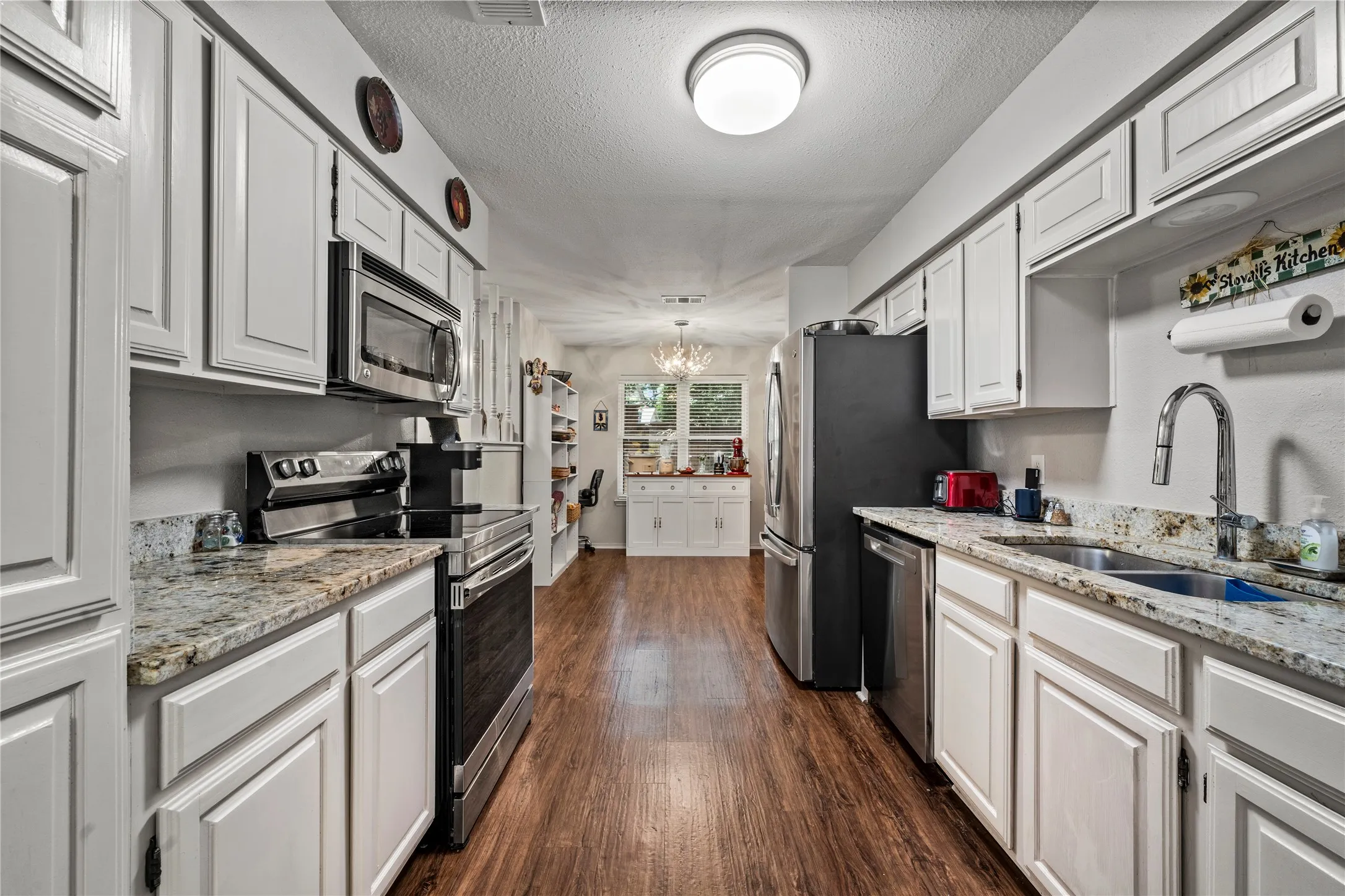 Condominium For Sale in Mc Lennan County , 137 Pleasant Grove Lane, Waco, Texas 76712, 2 Bedroom, 2 Bathroom, 1 Garage spaces, 1,533 Sqft, built in 1985, mls#21326361, Real Estate Agent in Waco, Homes For Sale in Mc Lennan county, Homes For Sale in Waco, Realtor in Waco Texas, Real Estate Brokerage Independent Realty Texas, Luminita Cordes Realtor