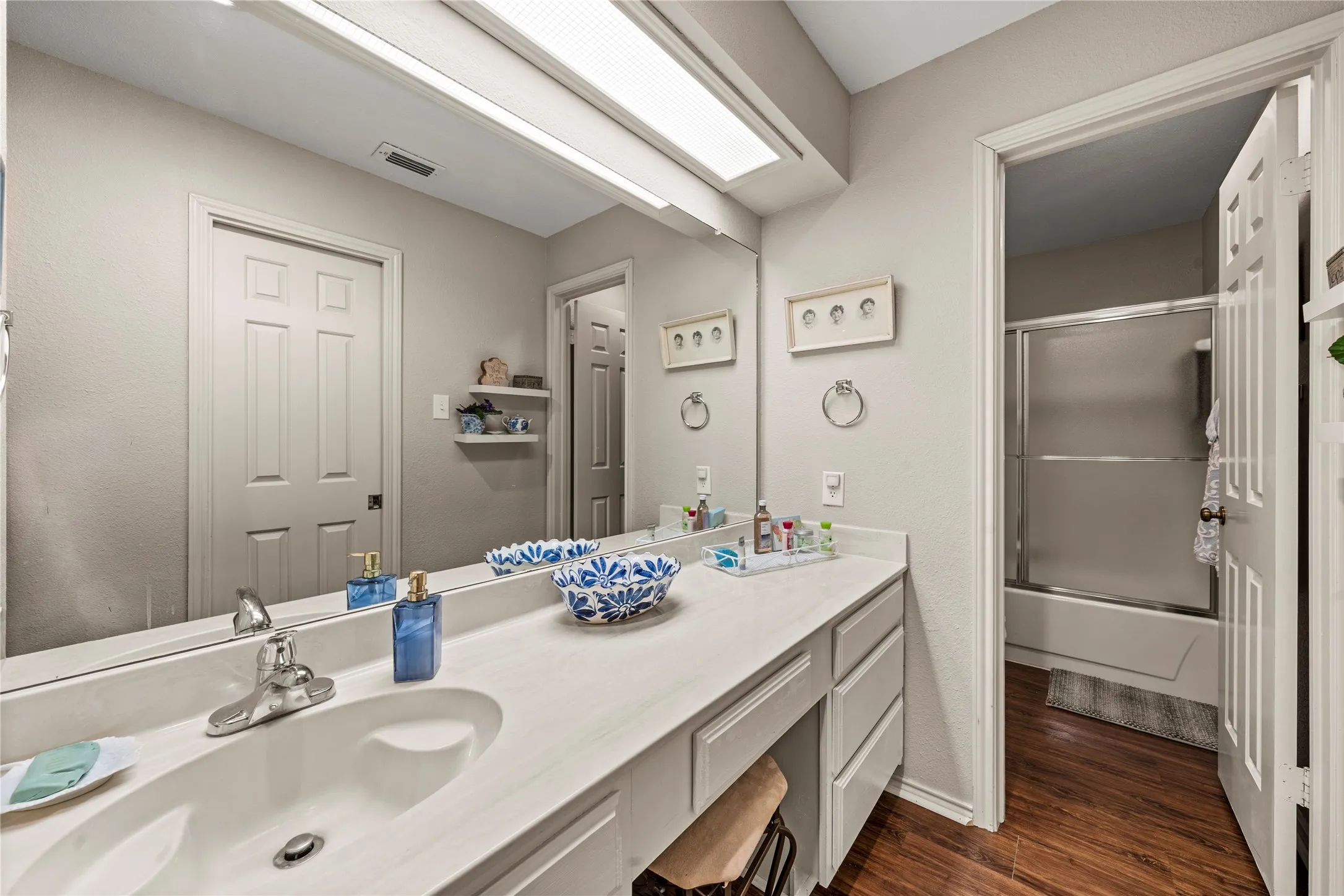 Condominium For Sale in Mc Lennan County , 137 Pleasant Grove Lane, Waco, Texas 76712, 2 Bedroom, 2 Bathroom, 1 Garage spaces, 1,533 Sqft, built in 1985, mls#21326361, Real Estate Agent in Waco, Homes For Sale in Mc Lennan county, Homes For Sale in Waco, Realtor in Waco Texas, Real Estate Brokerage Independent Realty Texas, Luminita Cordes Realtor