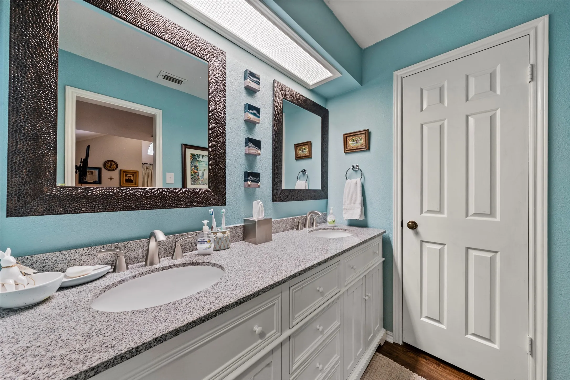 Condominium For Sale in Mc Lennan County , 137 Pleasant Grove Lane, Waco, Texas 76712, 2 Bedroom, 2 Bathroom, 1 Garage spaces, 1,533 Sqft, built in 1985, mls#21326361, Real Estate Agent in Waco, Homes For Sale in Mc Lennan county, Homes For Sale in Waco, Realtor in Waco Texas, Real Estate Brokerage Independent Realty Texas, Luminita Cordes Realtor