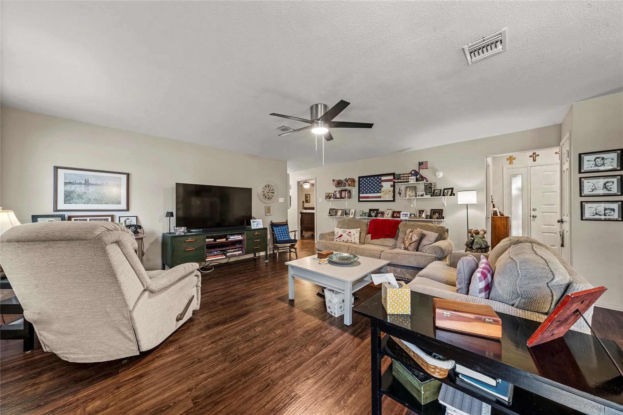 Condominium For Sale in Mc Lennan County , 137 Pleasant Grove Lane, Waco, Texas 76712, 2 Bedroom, 2 Bathroom, 1 Garage spaces, 1,533 Sqft, built in 1985, mls#21326361, Real Estate Agent in Waco, Homes For Sale in Mc Lennan county, Homes For Sale in Waco, Realtor in Waco Texas, Real Estate Brokerage Independent Realty Texas, Luminita Cordes Realtor