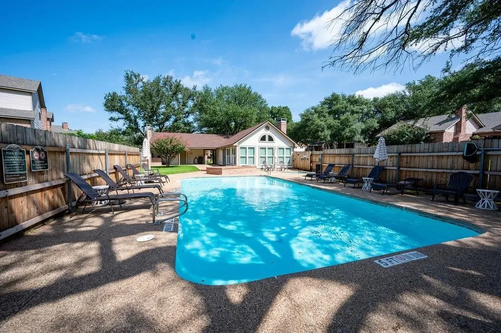Condominium For Sale in Mc Lennan County , 137 Pleasant Grove Lane, Waco, Texas 76712, 2 Bedroom, 2 Bathroom, 1 Garage spaces, 1,533 Sqft, built in 1985, mls#21326361, Real Estate Agent in Waco, Homes For Sale in Mc Lennan county, Homes For Sale in Waco, Realtor in Waco Texas, Real Estate Brokerage Independent Realty Texas, Luminita Cordes Realtor
