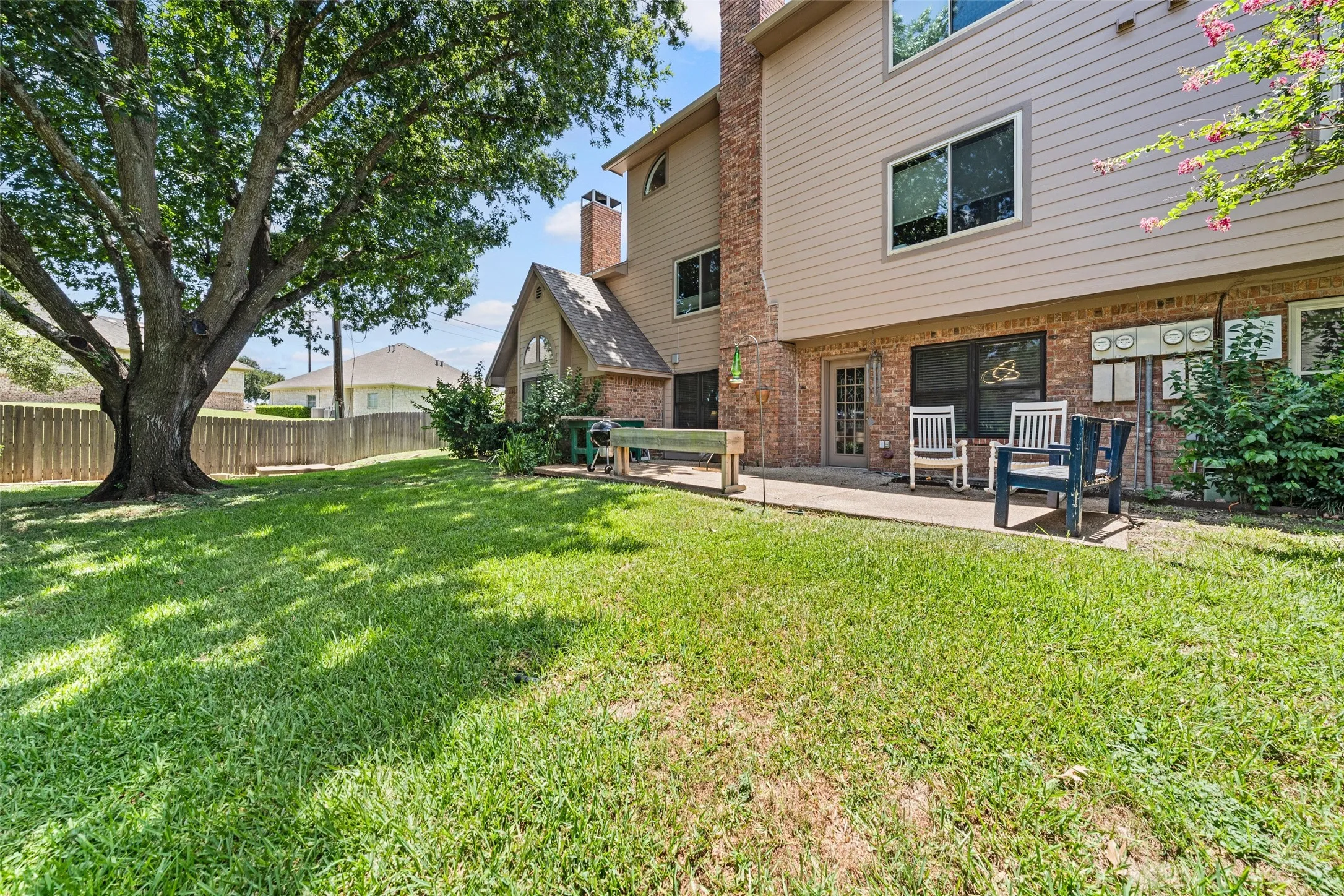 Condominium For Sale in Mc Lennan County , 137 Pleasant Grove Lane, Waco, Texas 76712, 2 Bedroom, 2 Bathroom, 1 Garage spaces, 1,533 Sqft, built in 1985, mls#21326361, Real Estate Agent in Waco, Homes For Sale in Mc Lennan county, Homes For Sale in Waco, Realtor in Waco Texas, Real Estate Brokerage Independent Realty Texas, Luminita Cordes Realtor
