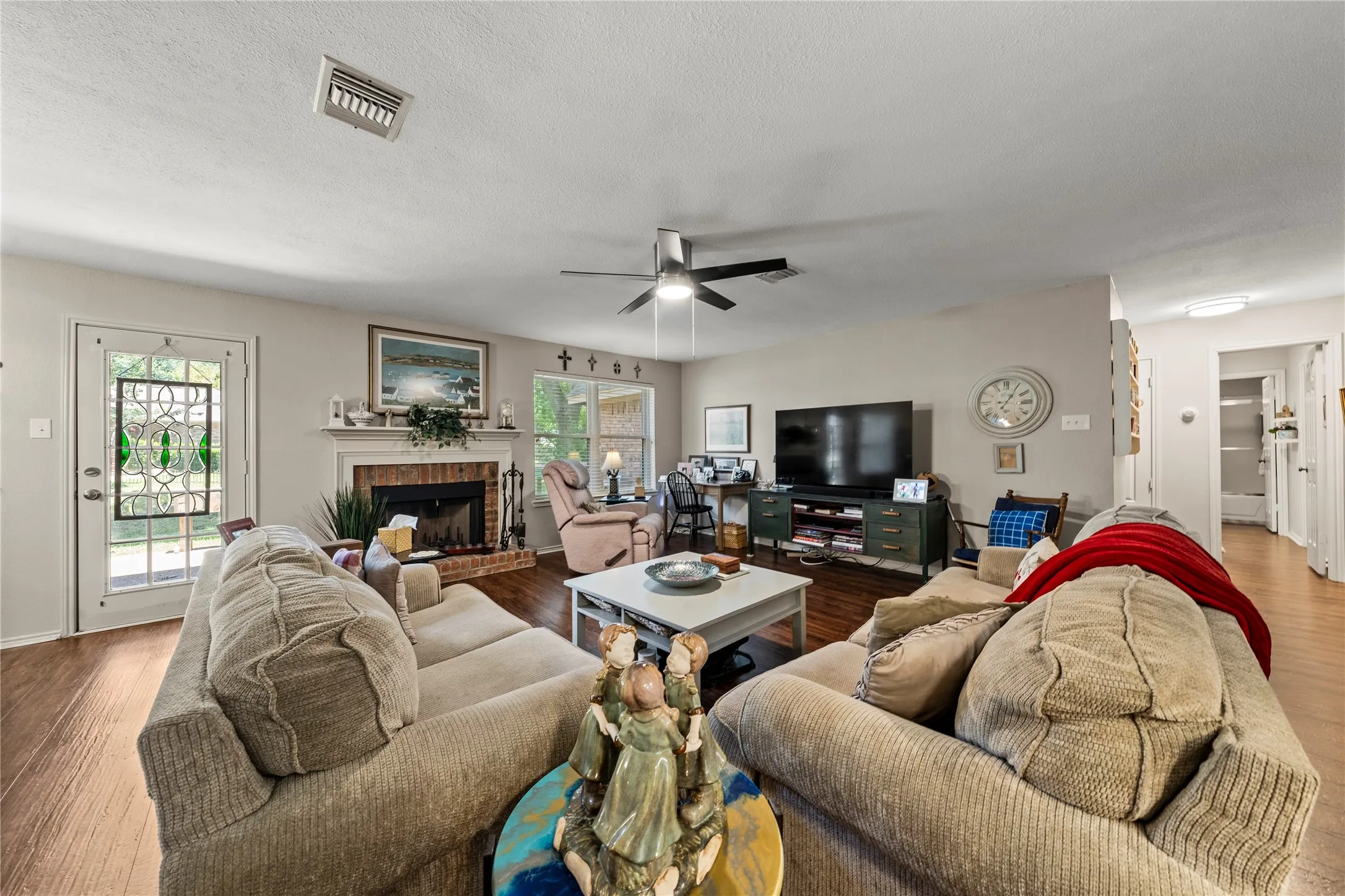Condominium For Sale in Mc Lennan County , 137 Pleasant Grove Lane, Waco, Texas 76712, 2 Bedroom, 2 Bathroom, 1 Garage spaces, 1,533 Sqft, built in 1985, mls#21326361, Real Estate Agent in Waco, Homes For Sale in Mc Lennan county, Homes For Sale in Waco, Realtor in Waco Texas, Real Estate Brokerage Independent Realty Texas, Luminita Cordes Realtor