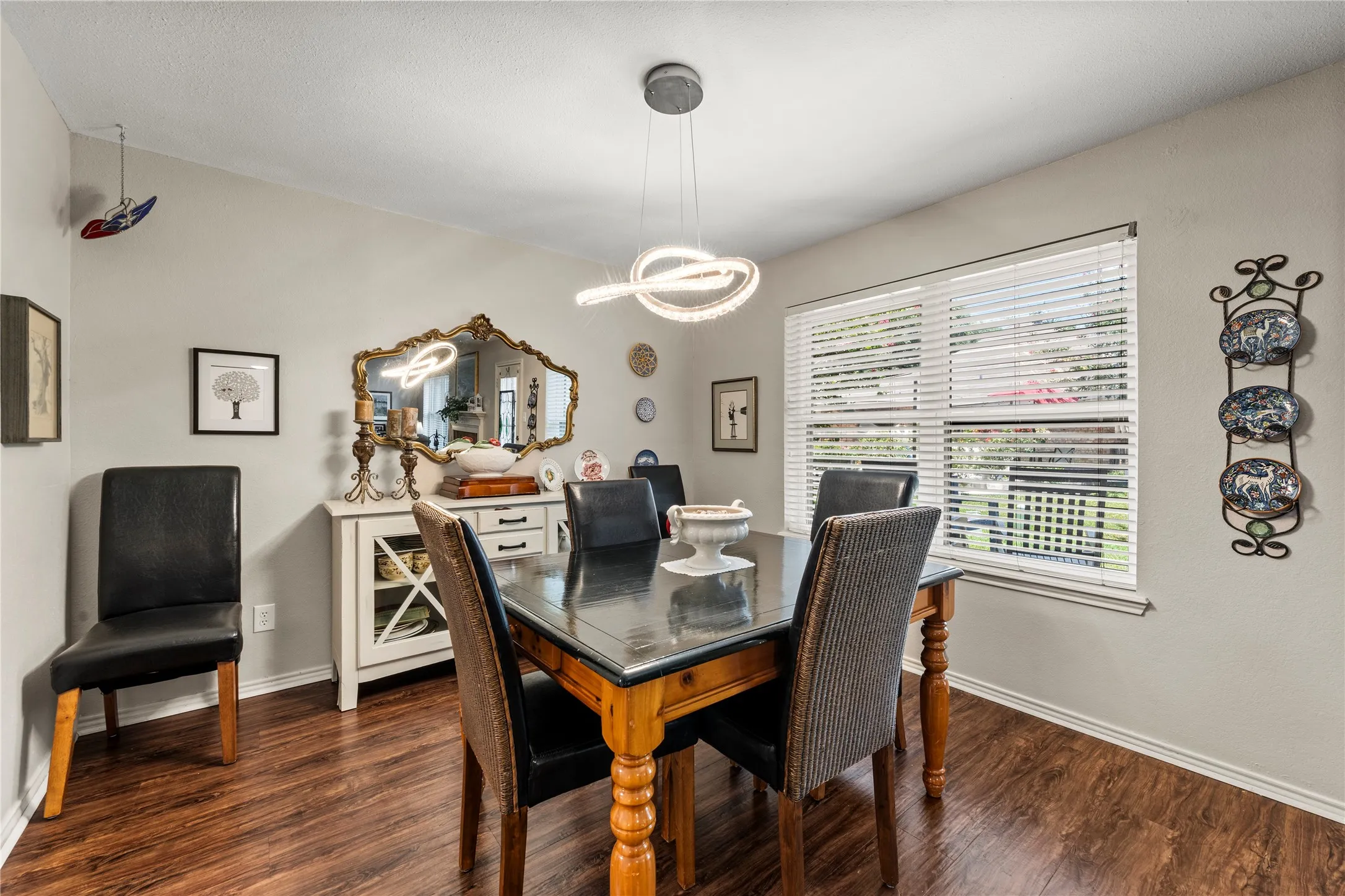 Condominium For Sale in Mc Lennan County , 137 Pleasant Grove Lane, Waco, Texas 76712, 2 Bedroom, 2 Bathroom, 1 Garage spaces, 1,533 Sqft, built in 1985, mls#21326361, Real Estate Agent in Waco, Homes For Sale in Mc Lennan county, Homes For Sale in Waco, Realtor in Waco Texas, Real Estate Brokerage Independent Realty Texas, Luminita Cordes Realtor