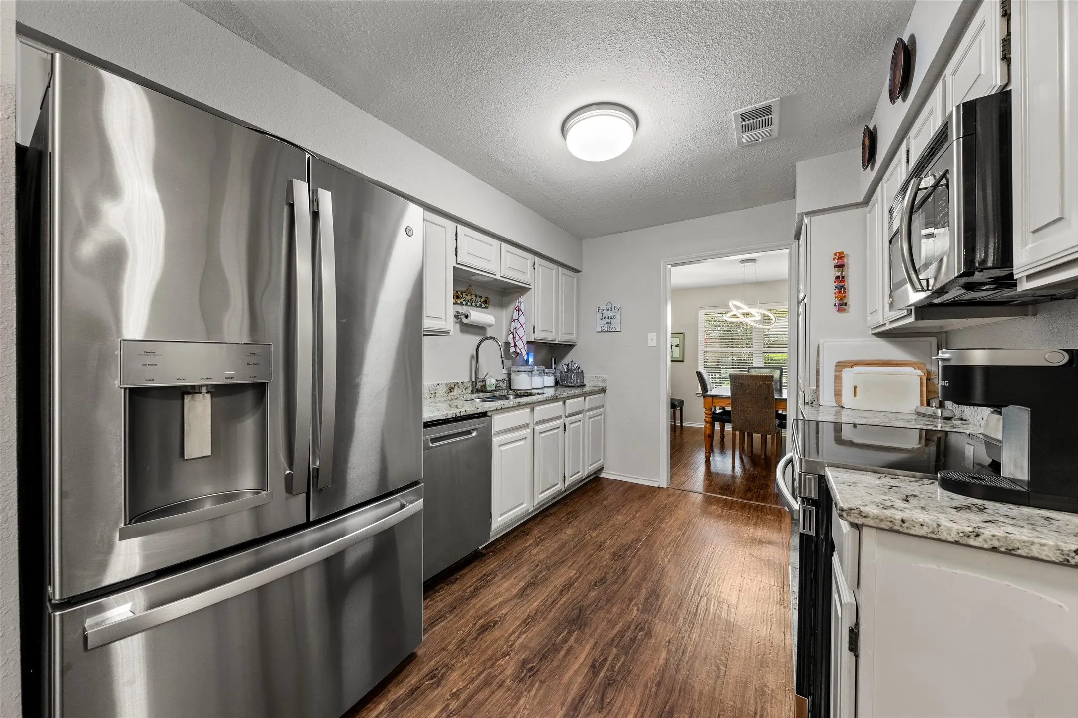Condominium For Sale in Mc Lennan County , 137 Pleasant Grove Lane, Waco, Texas 76712, 2 Bedroom, 2 Bathroom, 1 Garage spaces, 1,533 Sqft, built in 1985, mls#21326361, Real Estate Agent in Waco, Homes For Sale in Mc Lennan county, Homes For Sale in Waco, Realtor in Waco Texas, Real Estate Brokerage Independent Realty Texas, Luminita Cordes Realtor