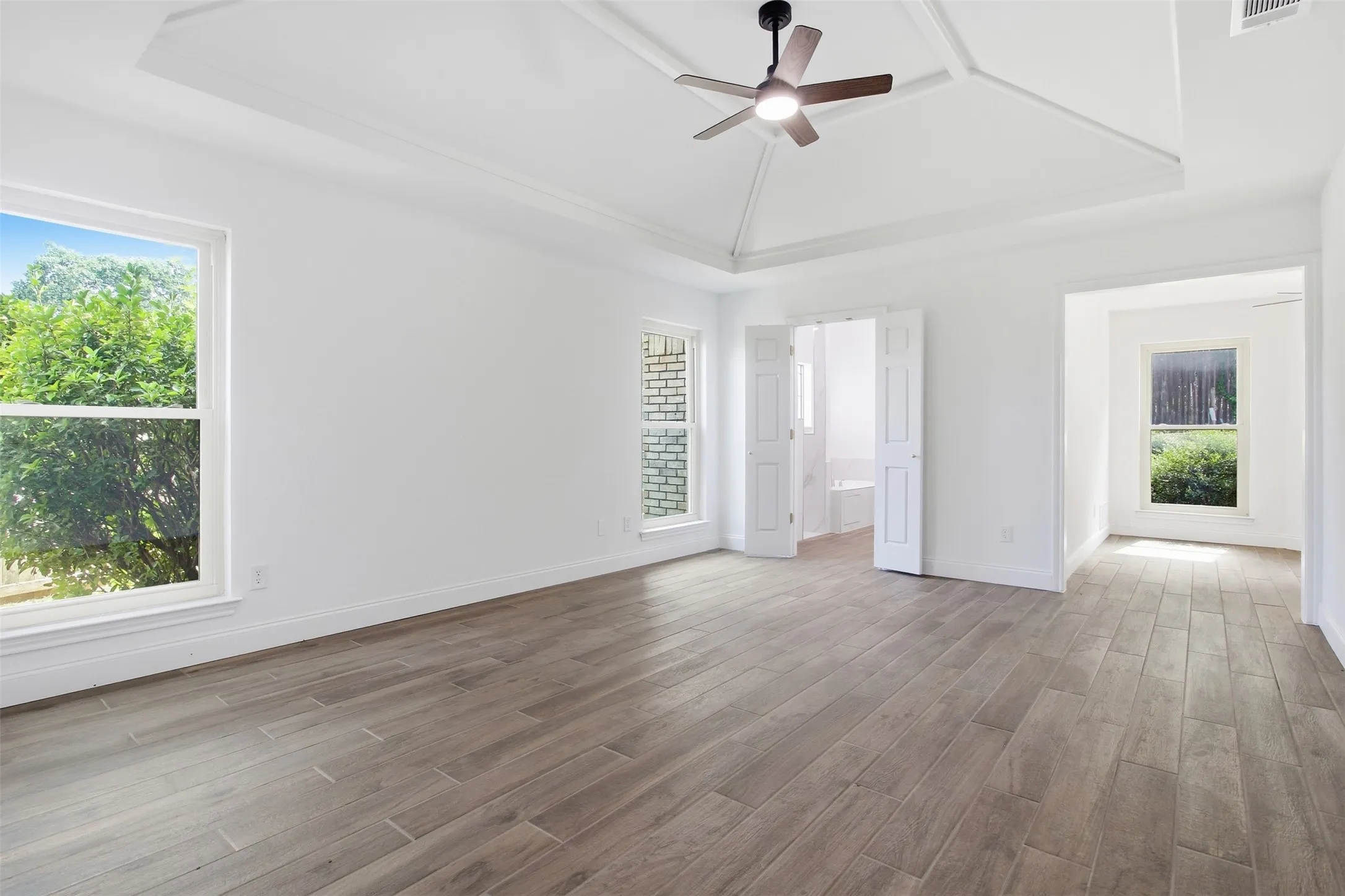 Single Family Residence For Sale in Tarrant County , 6701 Mt Vernon Court, Arlington, Texas 76017, 6 Bedroom, 4 Bathroom, 2 Garage spaces, 3,068 Sqft, built in 1987, mls#21326435, Real Estate Agent in Arlington, Homes For Sale in Tarrant county, Homes For Sale in Arlington, Realtor in Arlington Texas, Real Estate Brokerage Independent Realty Texas, Luminita Cordes Realtor