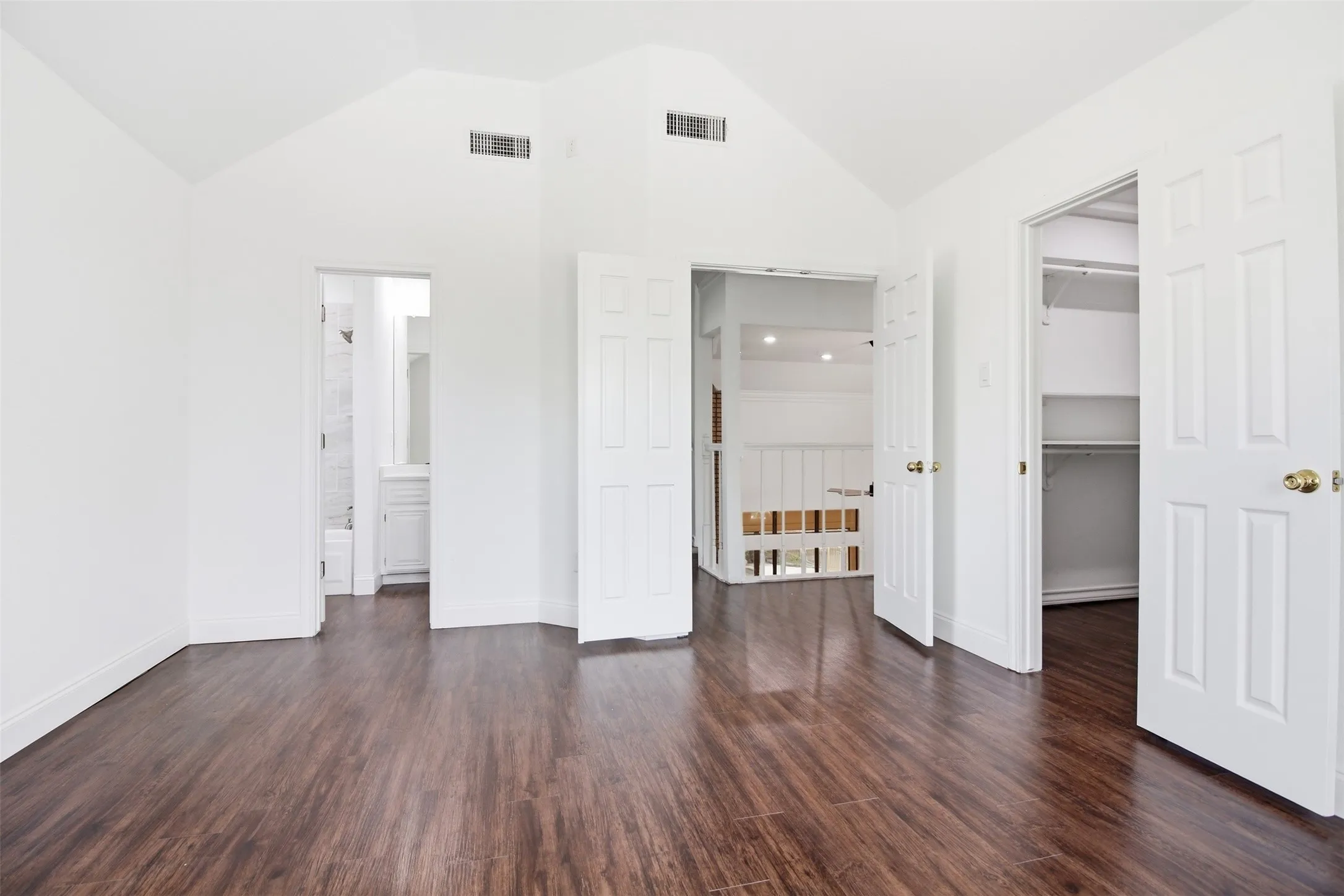Single Family Residence For Sale in Tarrant County , 6701 Mt Vernon Court, Arlington, Texas 76017, 6 Bedroom, 4 Bathroom, 2 Garage spaces, 3,068 Sqft, built in 1987, mls#21326435, Real Estate Agent in Arlington, Homes For Sale in Tarrant county, Homes For Sale in Arlington, Realtor in Arlington Texas, Real Estate Brokerage Independent Realty Texas, Luminita Cordes Realtor