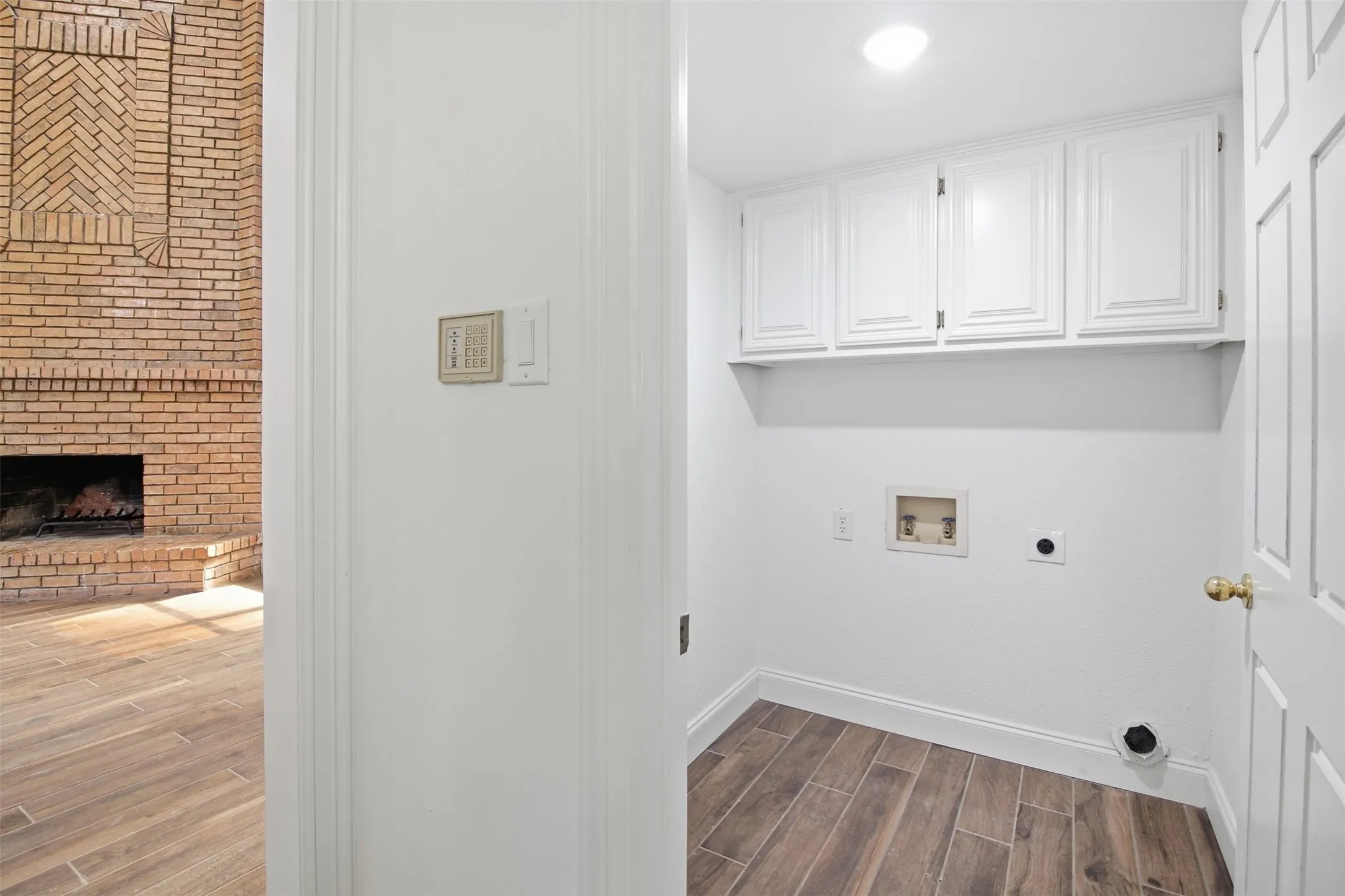 Single Family Residence For Sale in Tarrant County , 6701 Mt Vernon Court, Arlington, Texas 76017, 6 Bedroom, 4 Bathroom, 2 Garage spaces, 3,068 Sqft, built in 1987, mls#21326435, Real Estate Agent in Arlington, Homes For Sale in Tarrant county, Homes For Sale in Arlington, Realtor in Arlington Texas, Real Estate Brokerage Independent Realty Texas, Luminita Cordes Realtor
