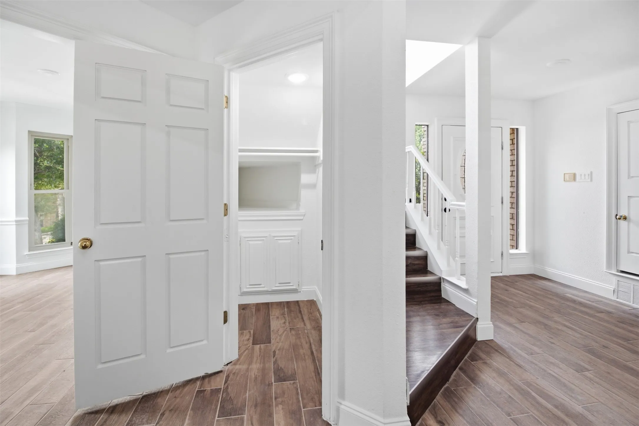 Single Family Residence For Sale in Tarrant County , 6701 Mt Vernon Court, Arlington, Texas 76017, 6 Bedroom, 4 Bathroom, 2 Garage spaces, 3,068 Sqft, built in 1987, mls#21326435, Real Estate Agent in Arlington, Homes For Sale in Tarrant county, Homes For Sale in Arlington, Realtor in Arlington Texas, Real Estate Brokerage Independent Realty Texas, Luminita Cordes Realtor