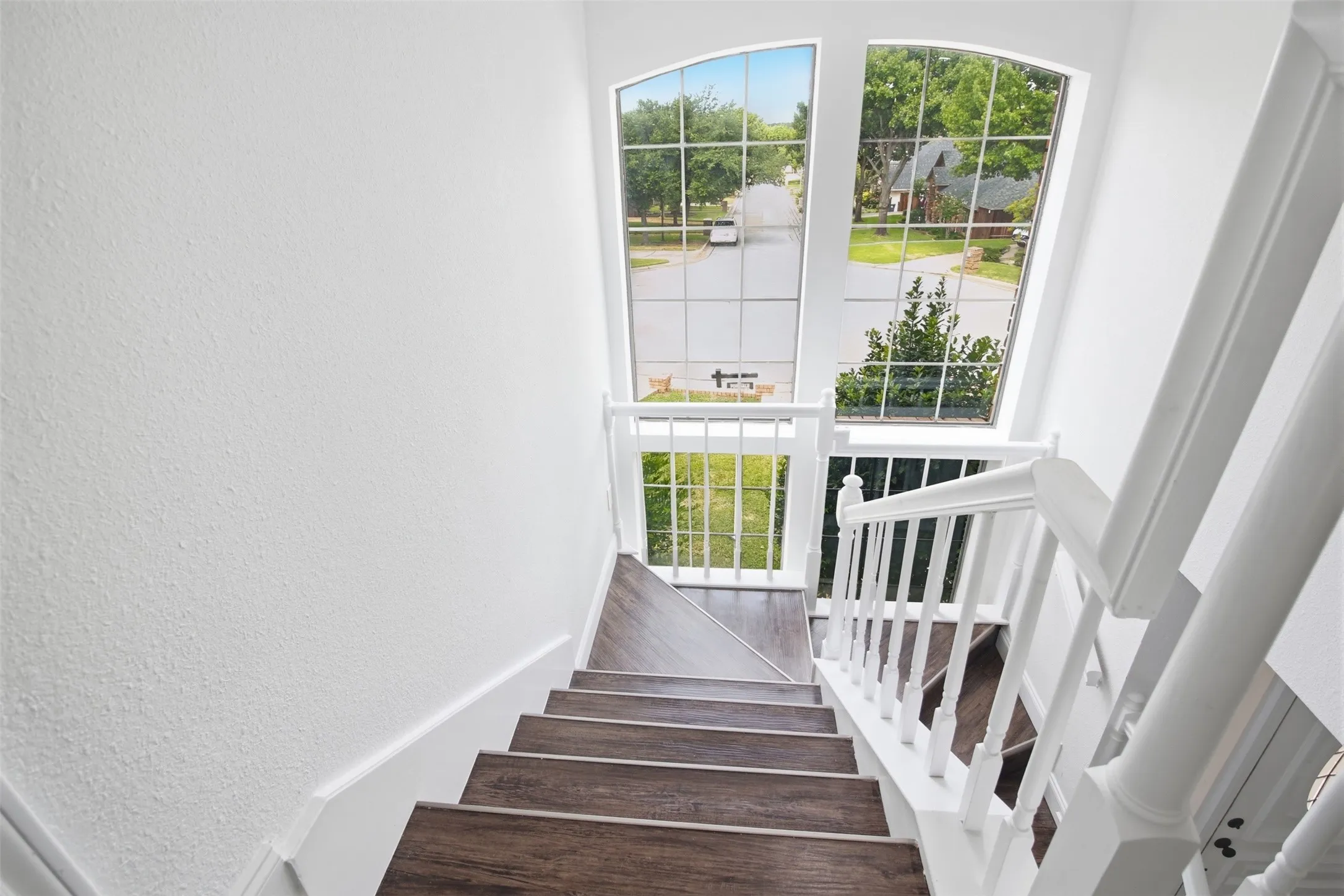 Single Family Residence For Sale in Tarrant County , 6701 Mt Vernon Court, Arlington, Texas 76017, 6 Bedroom, 4 Bathroom, 2 Garage spaces, 3,068 Sqft, built in 1987, mls#21326435, Real Estate Agent in Arlington, Homes For Sale in Tarrant county, Homes For Sale in Arlington, Realtor in Arlington Texas, Real Estate Brokerage Independent Realty Texas, Luminita Cordes Realtor