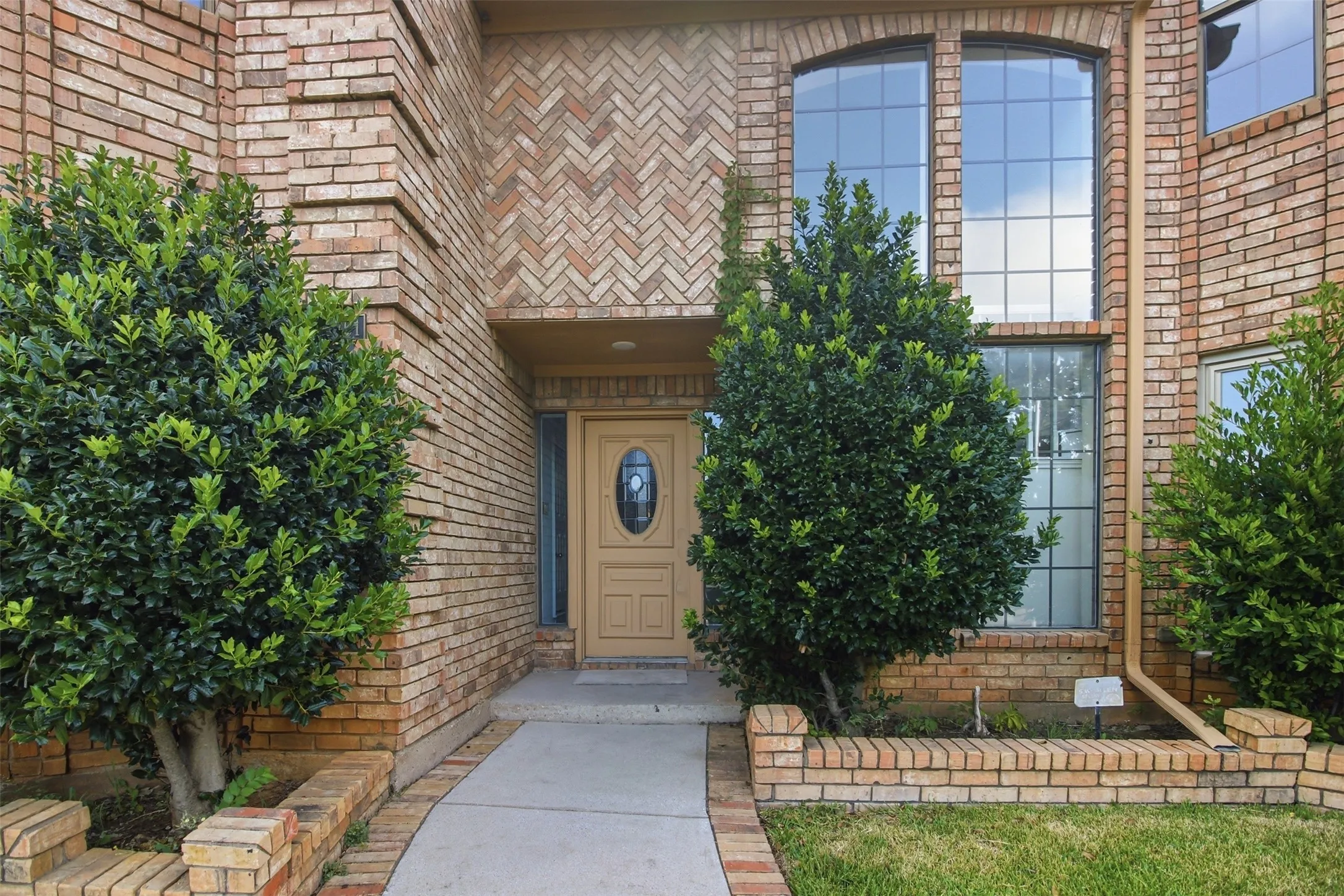 Single Family Residence For Sale in Tarrant County , 6701 Mt Vernon Court, Arlington, Texas 76017, 6 Bedroom, 4 Bathroom, 2 Garage spaces, 3,068 Sqft, built in 1987, mls#21326435, Real Estate Agent in Arlington, Homes For Sale in Tarrant county, Homes For Sale in Arlington, Realtor in Arlington Texas, Real Estate Brokerage Independent Realty Texas, Luminita Cordes Realtor