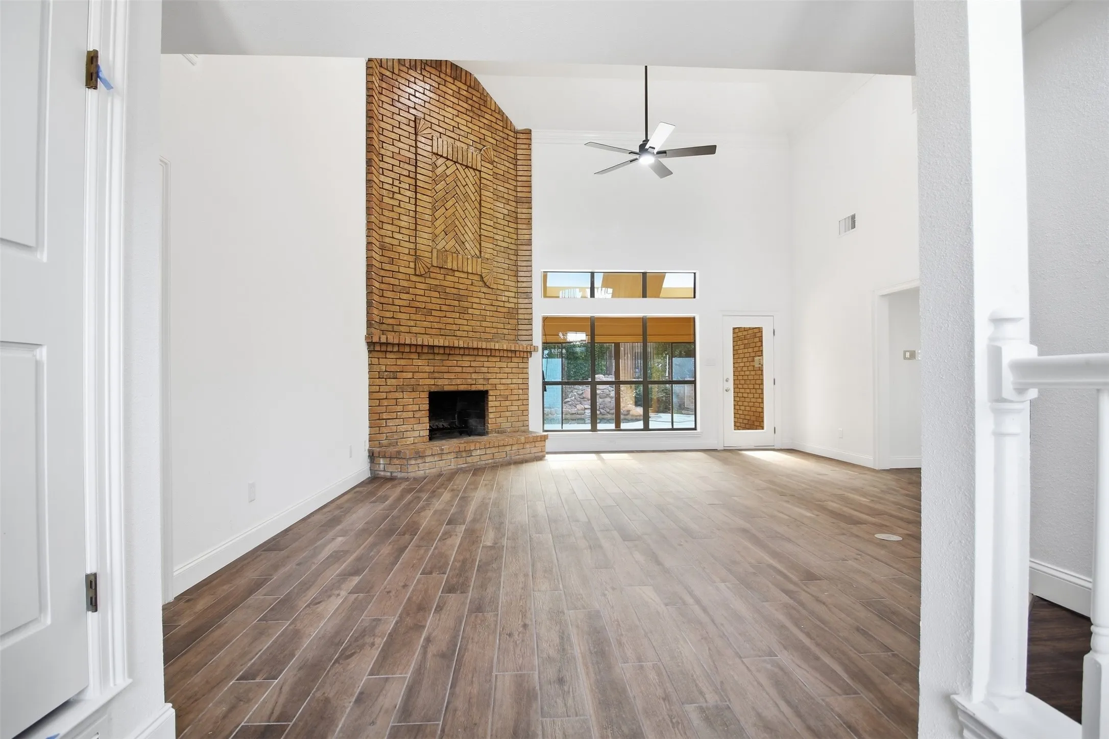 Single Family Residence For Sale in Tarrant County , 6701 Mt Vernon Court, Arlington, Texas 76017, 6 Bedroom, 4 Bathroom, 2 Garage spaces, 3,068 Sqft, built in 1987, mls#21326435, Real Estate Agent in Arlington, Homes For Sale in Tarrant county, Homes For Sale in Arlington, Realtor in Arlington Texas, Real Estate Brokerage Independent Realty Texas, Luminita Cordes Realtor