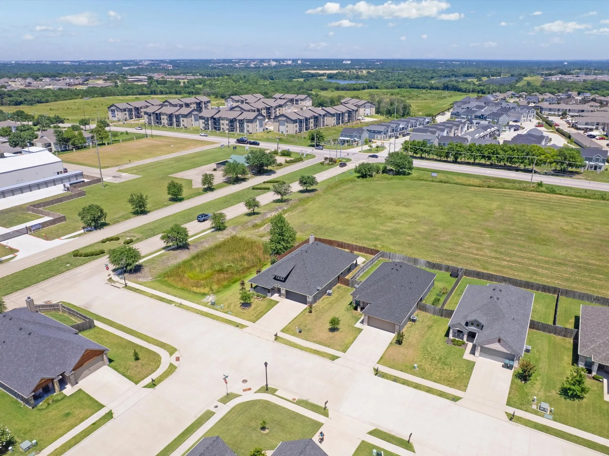 Single Family Residence For Sale in Grayson County , 1105 Del Mar Drive, Sherman, Texas 75092, 4 Bedroom, 2 Bathroom, 2 Garage spaces, 2,133 Sqft, built in 2020, mls#21323477, Real Estate Agent in Sherman, Homes For Sale in Grayson county, Homes For Sale in Sherman, Realtor in Sherman Texas, Real Estate Brokerage Independent Realty Texas, Luminita Cordes Realtor