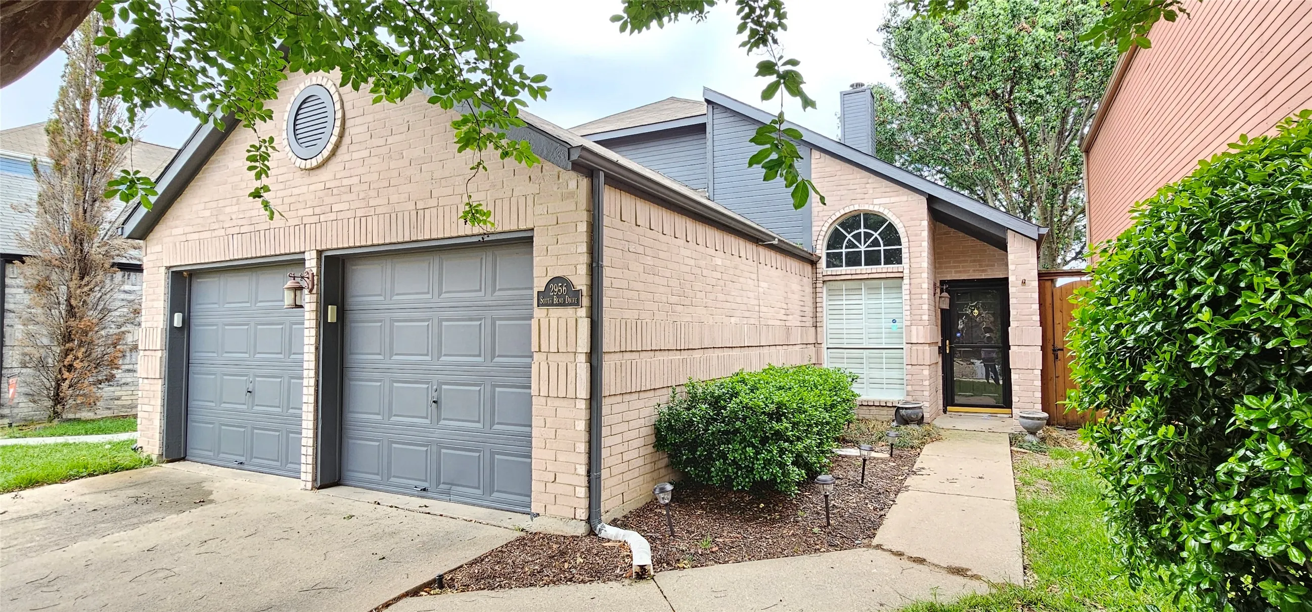 Single Family Residence For Rent in Dallas County , 2956 S Bend Drive, Dallas, Texas 75229, 3 Bedroom, 2 Bathroom, 2 Garage spaces, 1,820 Sqft, built in 1994, mls#21326437, Real Estate Agent in Dallas, Homes For Rent in Dallas county, Homes For Rent in Dallas, Realtor in Dallas Texas, Real Estate Brokerage Independent Realty Texas, Luminita Cordes Realtor