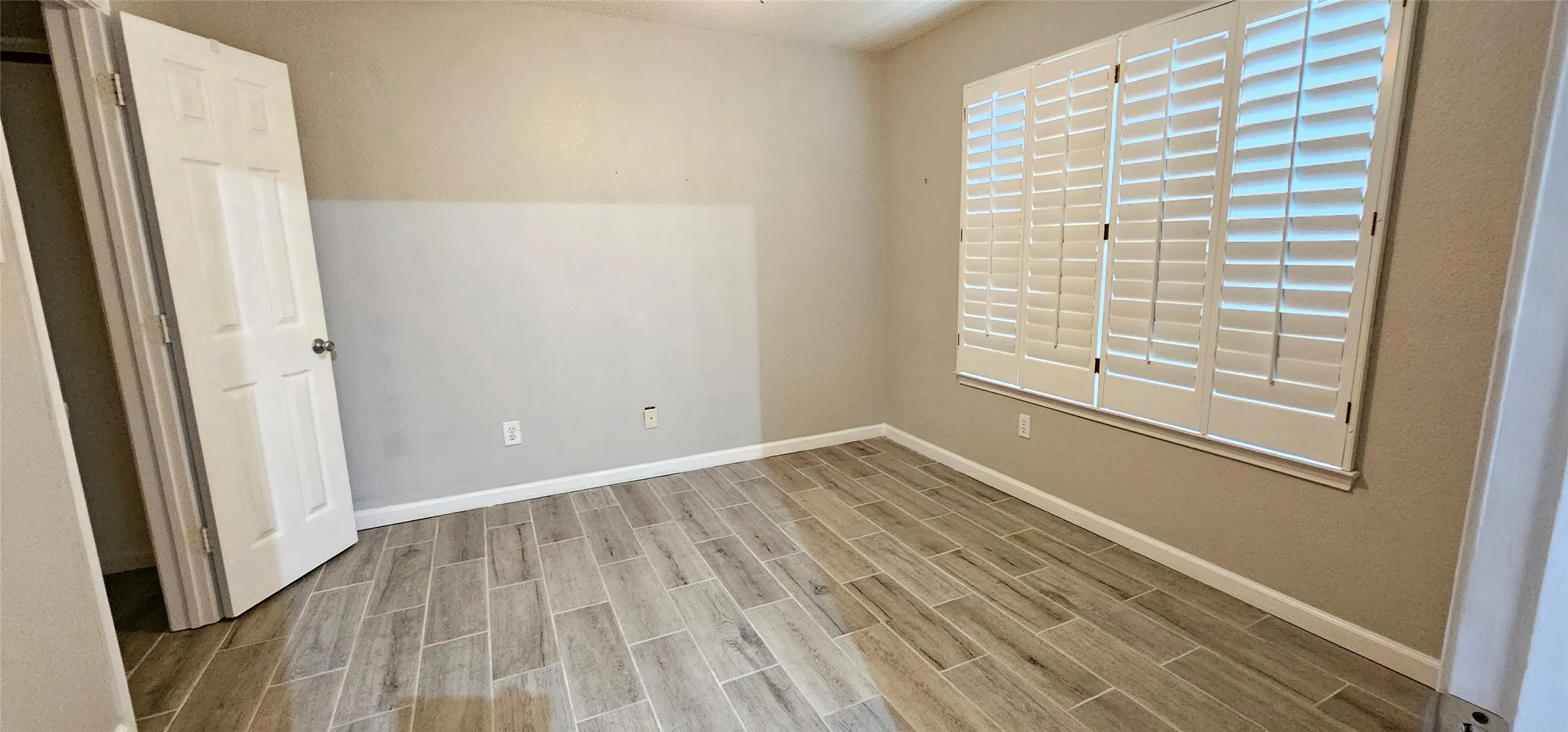 Single Family Residence For Rent in Dallas County , 2956 S Bend Drive, Dallas, Texas 75229, 3 Bedroom, 2 Bathroom, 2 Garage spaces, 1,820 Sqft, built in 1994, mls#21326437, Real Estate Agent in Dallas, Homes For Rent in Dallas county, Homes For Rent in Dallas, Realtor in Dallas Texas, Real Estate Brokerage Independent Realty Texas, Luminita Cordes Realtor