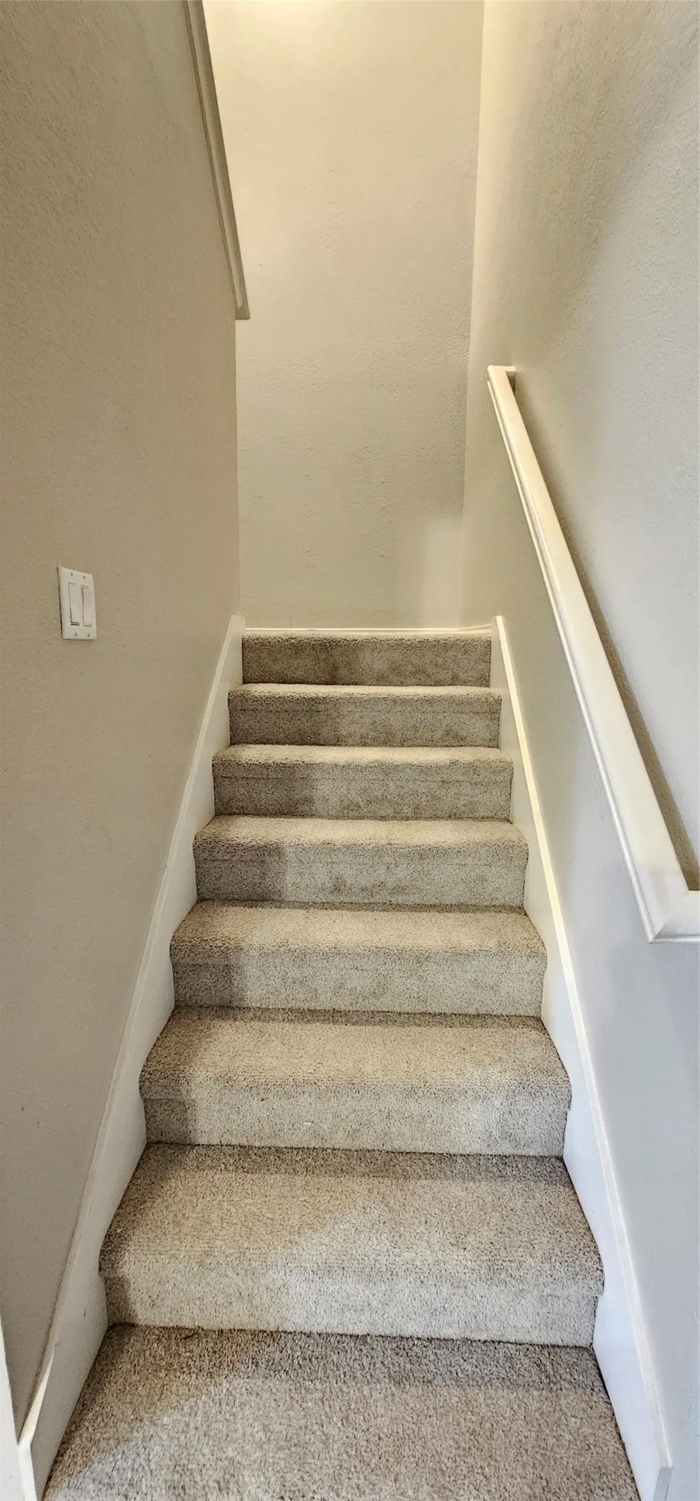 Single Family Residence For Rent in Dallas County , 2956 S Bend Drive, Dallas, Texas 75229, 3 Bedroom, 2 Bathroom, 2 Garage spaces, 1,820 Sqft, built in 1994, mls#21326437, Real Estate Agent in Dallas, Homes For Rent in Dallas county, Homes For Rent in Dallas, Realtor in Dallas Texas, Real Estate Brokerage Independent Realty Texas, Luminita Cordes Realtor