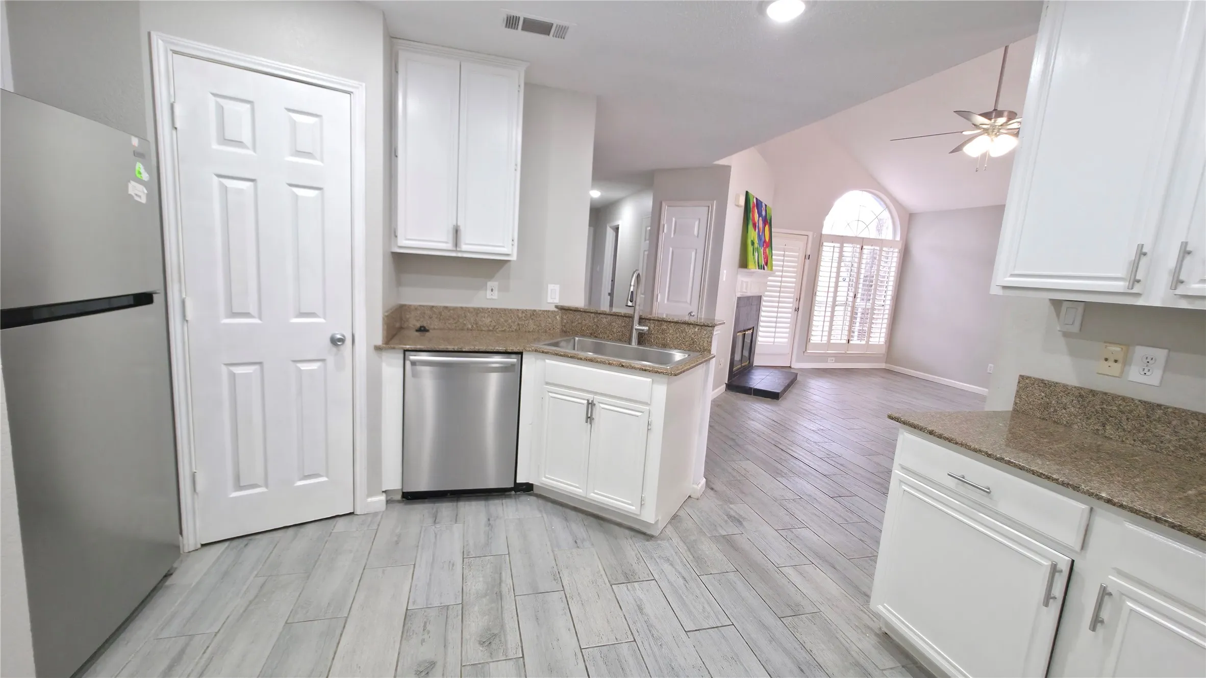 Single Family Residence For Rent in Dallas County , 2956 S Bend Drive, Dallas, Texas 75229, 3 Bedroom, 2 Bathroom, 2 Garage spaces, 1,820 Sqft, built in 1994, mls#21326437, Real Estate Agent in Dallas, Homes For Rent in Dallas county, Homes For Rent in Dallas, Realtor in Dallas Texas, Real Estate Brokerage Independent Realty Texas, Luminita Cordes Realtor