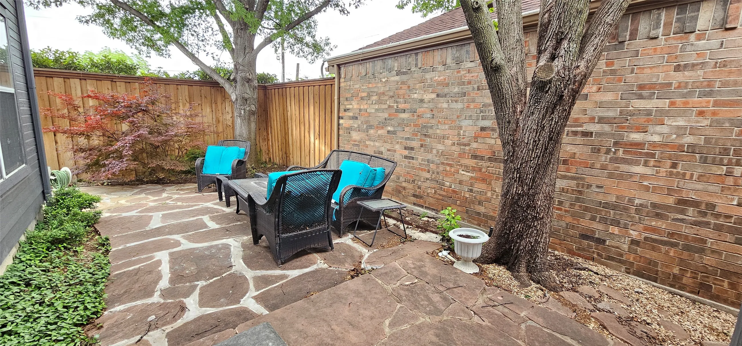 Single Family Residence For Rent in Dallas County , 2956 S Bend Drive, Dallas, Texas 75229, 3 Bedroom, 2 Bathroom, 2 Garage spaces, 1,820 Sqft, built in 1994, mls#21326437, Real Estate Agent in Dallas, Homes For Rent in Dallas county, Homes For Rent in Dallas, Realtor in Dallas Texas, Real Estate Brokerage Independent Realty Texas, Luminita Cordes Realtor