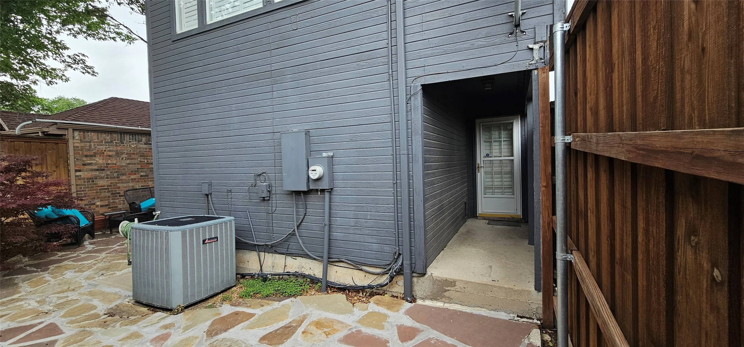 Single Family Residence For Rent in Dallas County , 2956 S Bend Drive, Dallas, Texas 75229, 3 Bedroom, 2 Bathroom, 2 Garage spaces, 1,820 Sqft, built in 1994, mls#21326437, Real Estate Agent in Dallas, Homes For Rent in Dallas county, Homes For Rent in Dallas, Realtor in Dallas Texas, Real Estate Brokerage Independent Realty Texas, Luminita Cordes Realtor