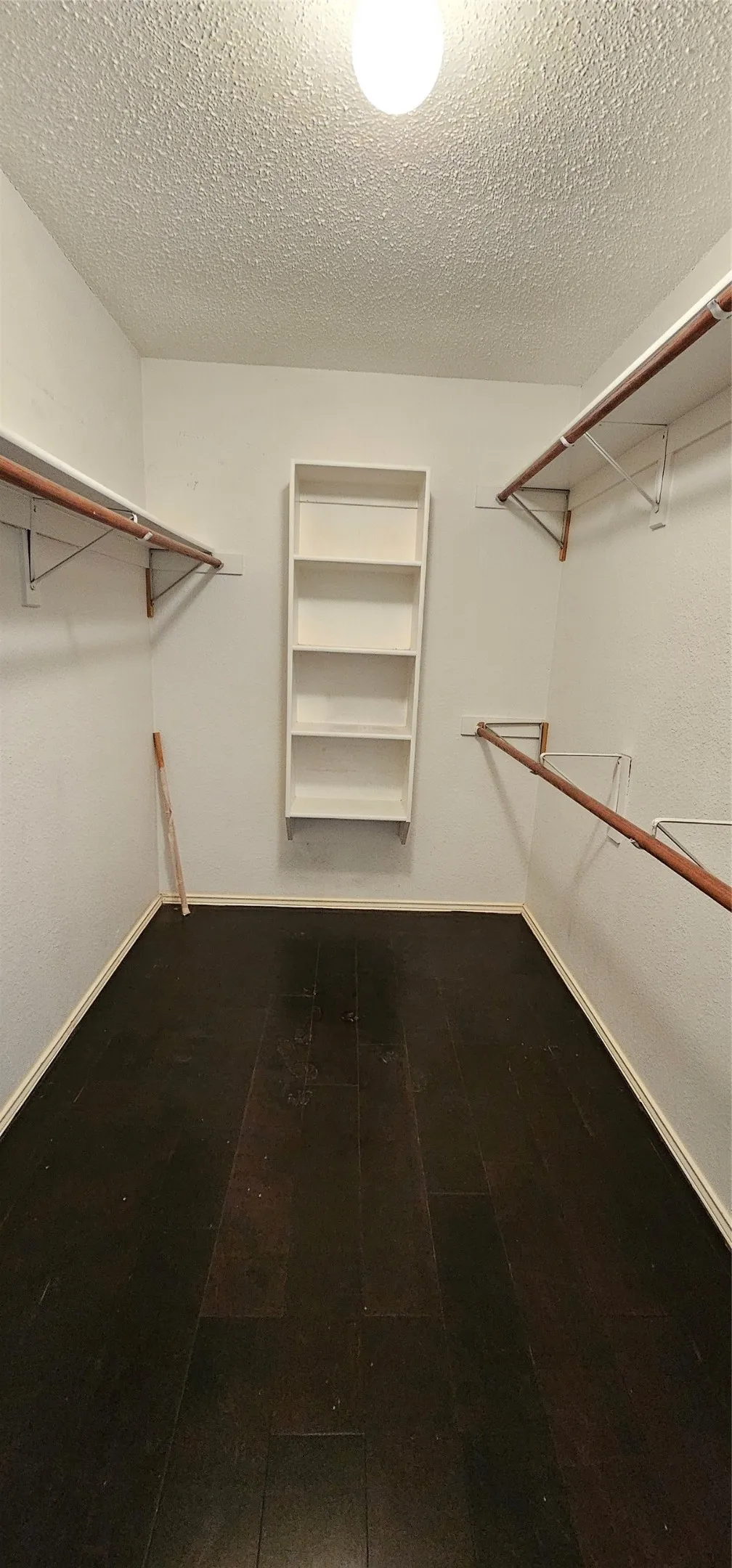 Single Family Residence For Rent in Dallas County , 2956 S Bend Drive, Dallas, Texas 75229, 3 Bedroom, 2 Bathroom, 2 Garage spaces, 1,820 Sqft, built in 1994, mls#21326437, Real Estate Agent in Dallas, Homes For Rent in Dallas county, Homes For Rent in Dallas, Realtor in Dallas Texas, Real Estate Brokerage Independent Realty Texas, Luminita Cordes Realtor