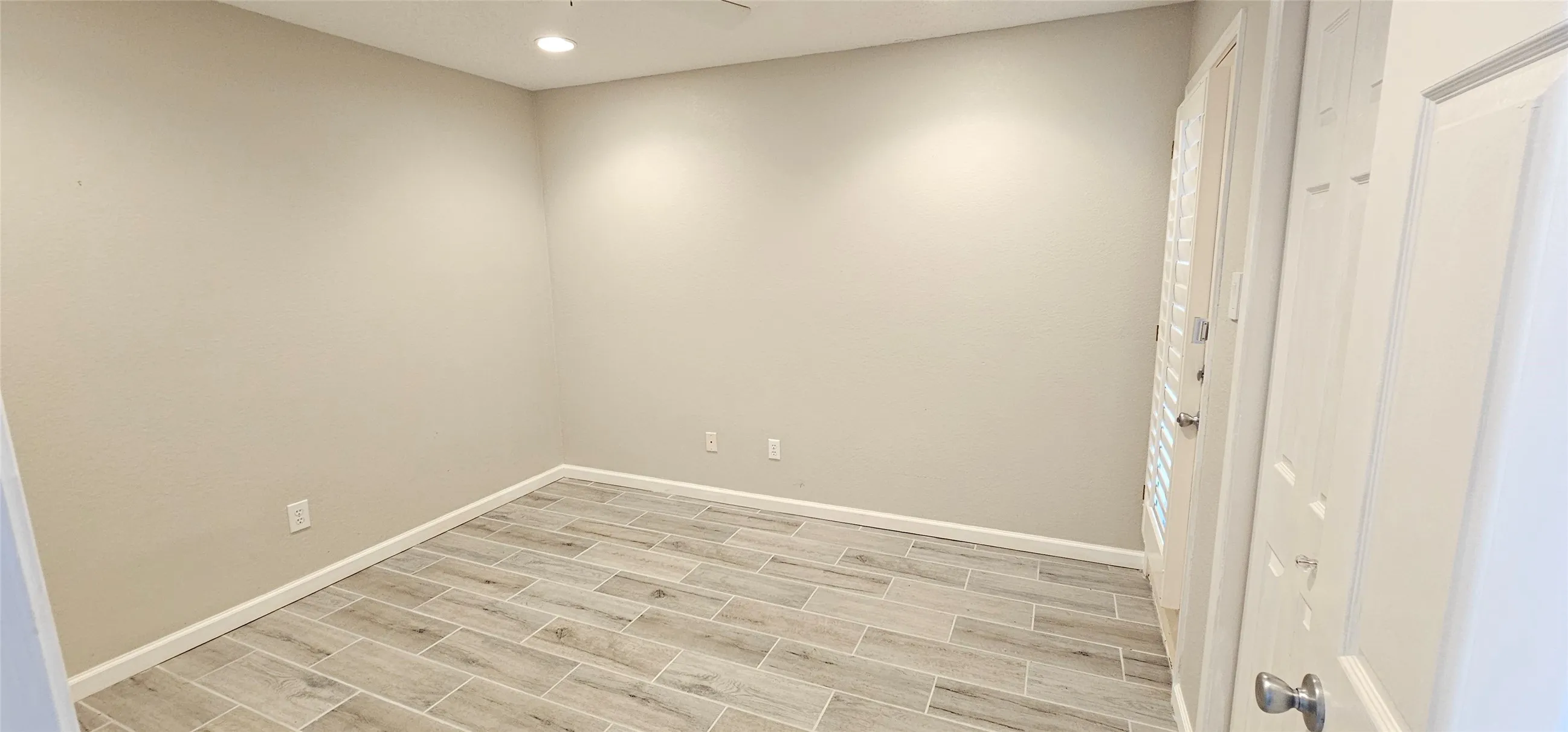 Single Family Residence For Rent in Dallas County , 2956 S Bend Drive, Dallas, Texas 75229, 3 Bedroom, 2 Bathroom, 2 Garage spaces, 1,820 Sqft, built in 1994, mls#21326437, Real Estate Agent in Dallas, Homes For Rent in Dallas county, Homes For Rent in Dallas, Realtor in Dallas Texas, Real Estate Brokerage Independent Realty Texas, Luminita Cordes Realtor