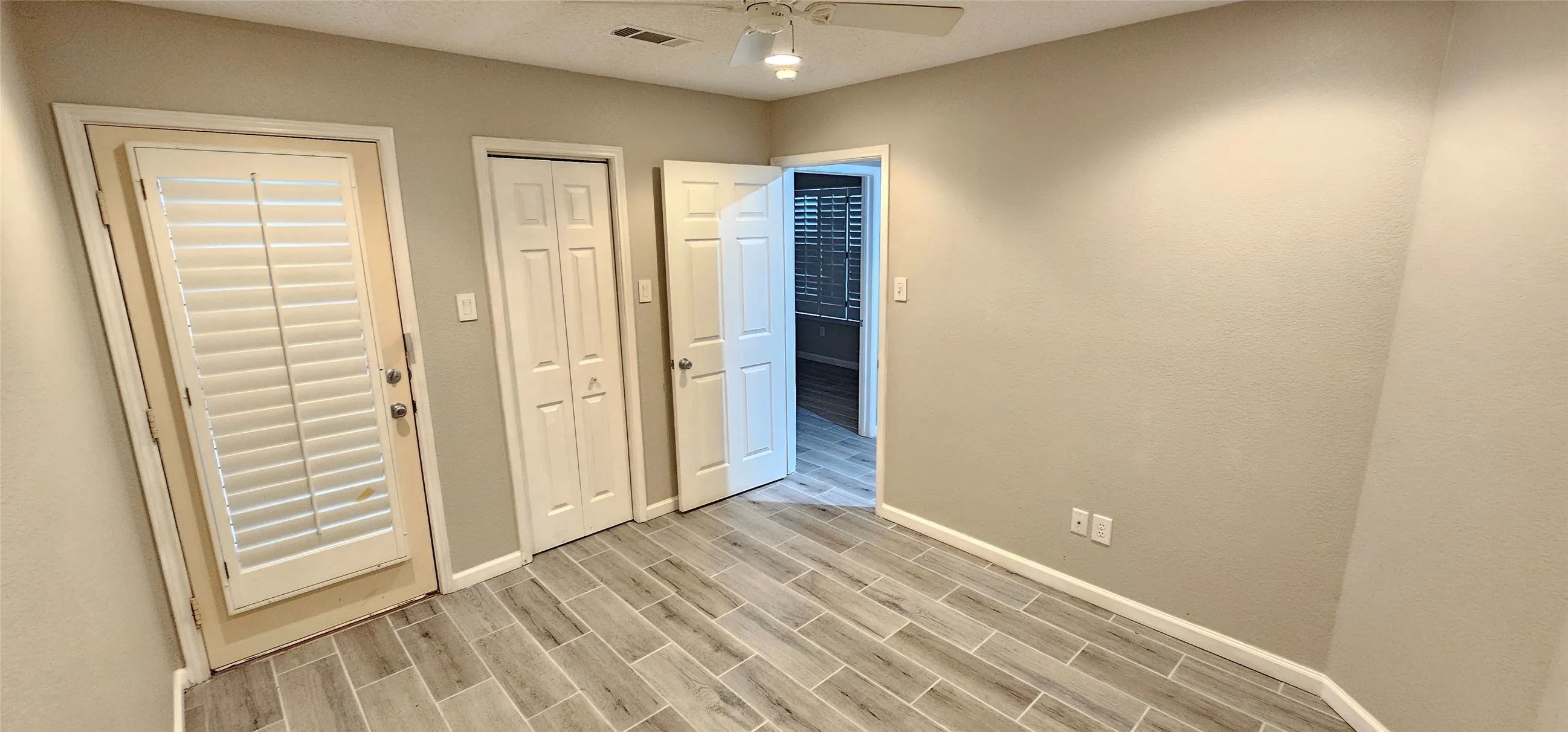Single Family Residence For Rent in Dallas County , 2956 S Bend Drive, Dallas, Texas 75229, 3 Bedroom, 2 Bathroom, 2 Garage spaces, 1,820 Sqft, built in 1994, mls#21326437, Real Estate Agent in Dallas, Homes For Rent in Dallas county, Homes For Rent in Dallas, Realtor in Dallas Texas, Real Estate Brokerage Independent Realty Texas, Luminita Cordes Realtor