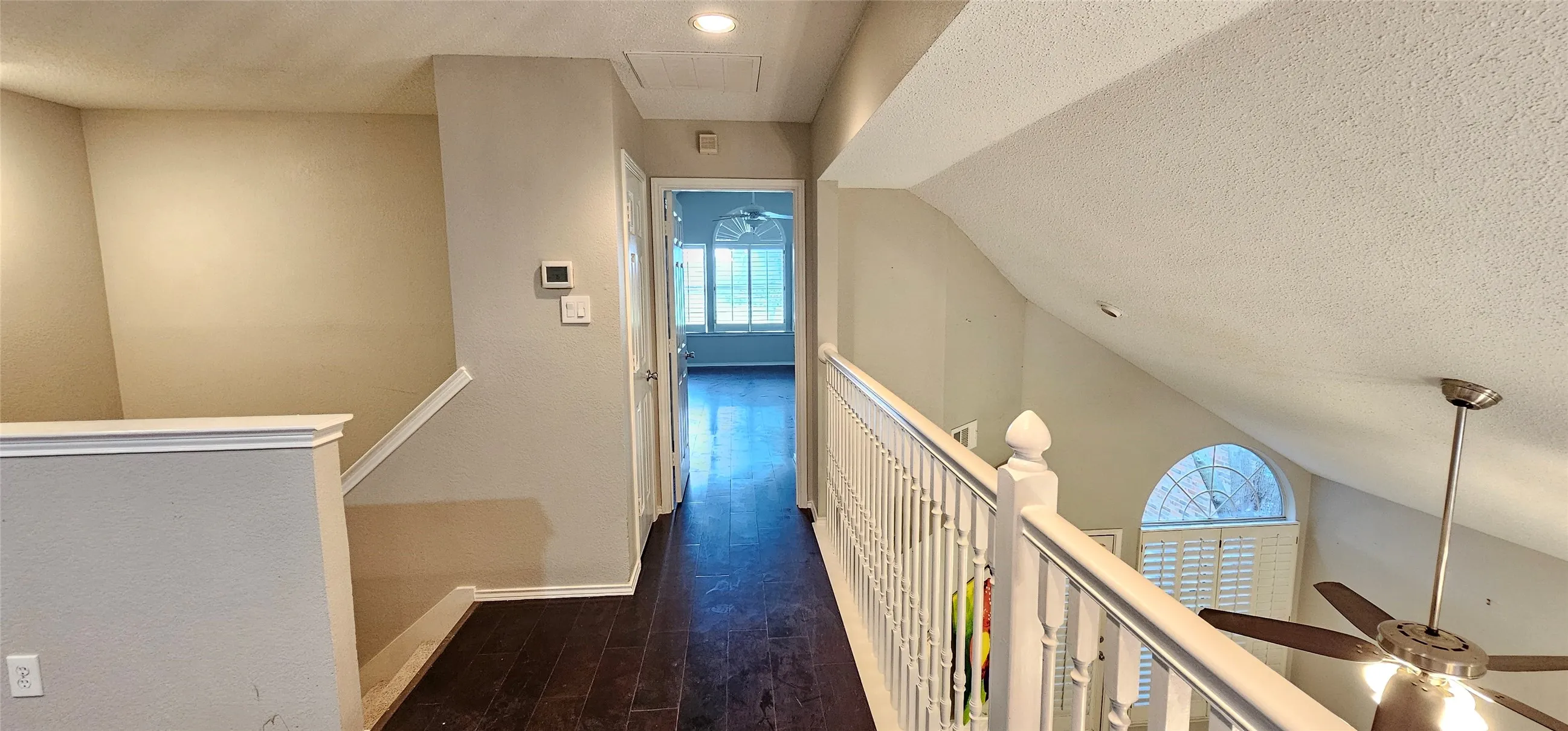 Single Family Residence For Rent in Dallas County , 2956 S Bend Drive, Dallas, Texas 75229, 3 Bedroom, 2 Bathroom, 2 Garage spaces, 1,820 Sqft, built in 1994, mls#21326437, Real Estate Agent in Dallas, Homes For Rent in Dallas county, Homes For Rent in Dallas, Realtor in Dallas Texas, Real Estate Brokerage Independent Realty Texas, Luminita Cordes Realtor