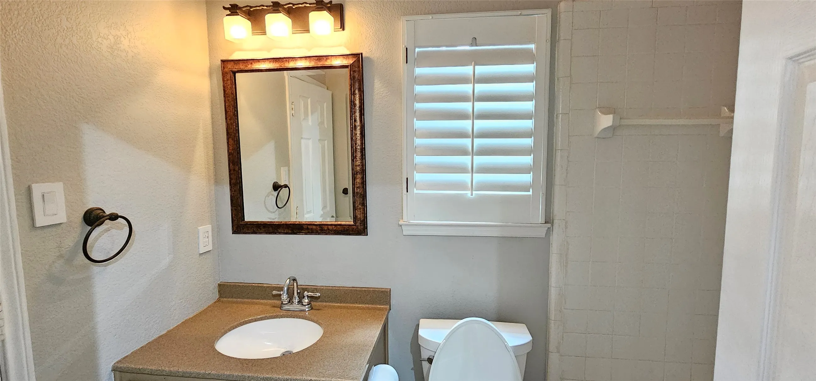 Single Family Residence For Rent in Dallas County , 2956 S Bend Drive, Dallas, Texas 75229, 3 Bedroom, 2 Bathroom, 2 Garage spaces, 1,820 Sqft, built in 1994, mls#21326437, Real Estate Agent in Dallas, Homes For Rent in Dallas county, Homes For Rent in Dallas, Realtor in Dallas Texas, Real Estate Brokerage Independent Realty Texas, Luminita Cordes Realtor