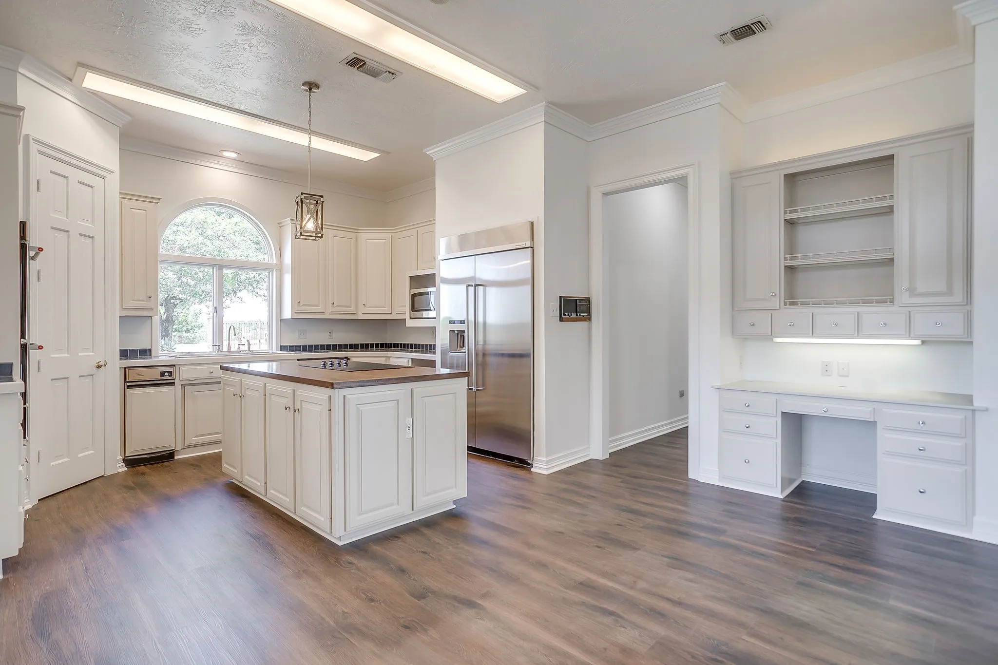 Single Family Residence For Sale in Parker County , 2625 Clear Lake Road, Weatherford, Texas 76087, 4 Bedroom, 4 Bathroom, 3 Garage spaces, 3,296 Sqft, built in 1988, mls#21326296, Real Estate Agent in Weatherford, Homes For Sale in Parker county, Homes For Sale in Weatherford, Realtor in Weatherford Texas, Real Estate Brokerage Independent Realty Texas, Luminita Cordes Realtor