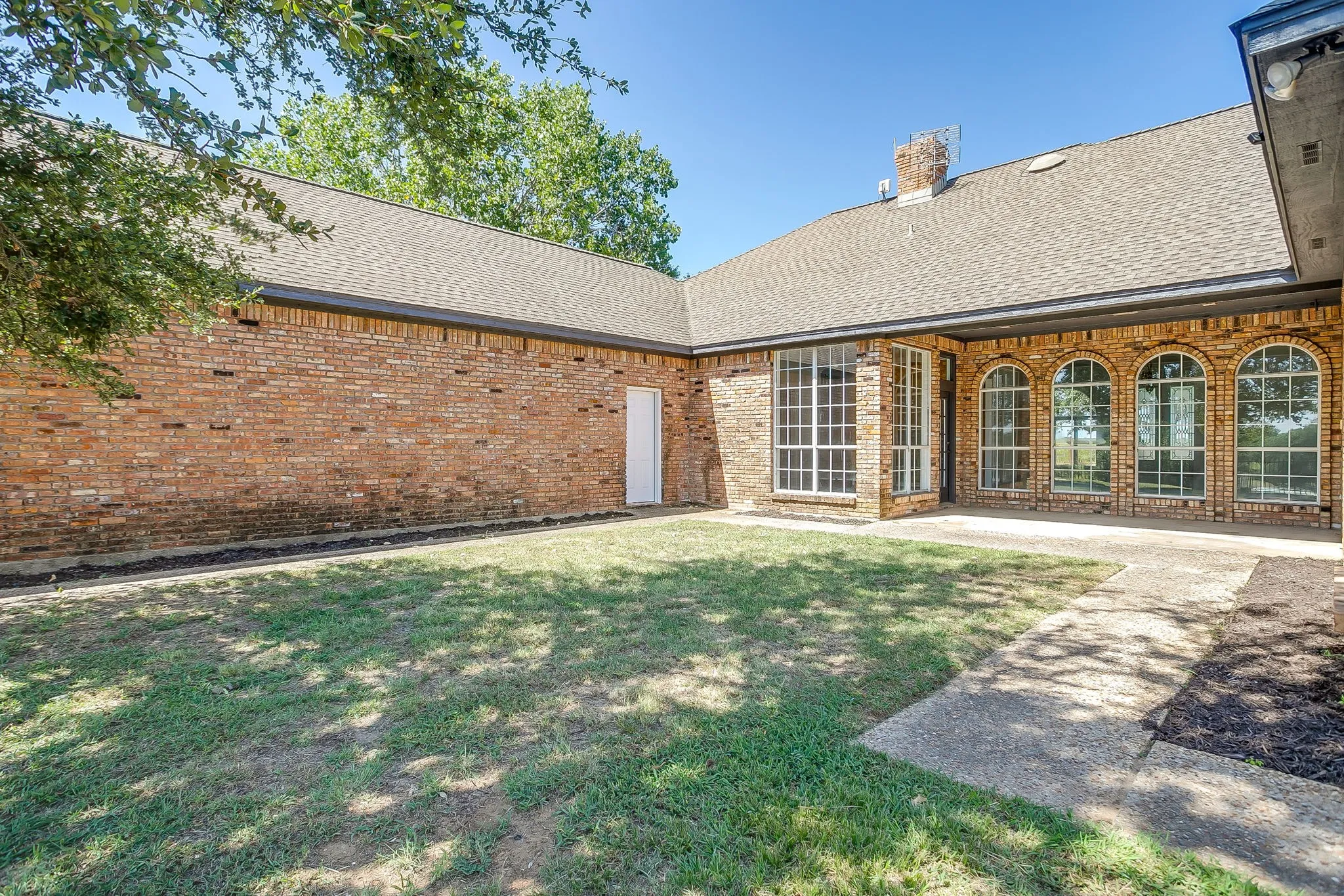 Single Family Residence For Sale in Parker County , 2625 Clear Lake Road, Weatherford, Texas 76087, 4 Bedroom, 4 Bathroom, 3 Garage spaces, 3,296 Sqft, built in 1988, mls#21326296, Real Estate Agent in Weatherford, Homes For Sale in Parker county, Homes For Sale in Weatherford, Realtor in Weatherford Texas, Real Estate Brokerage Independent Realty Texas, Luminita Cordes Realtor