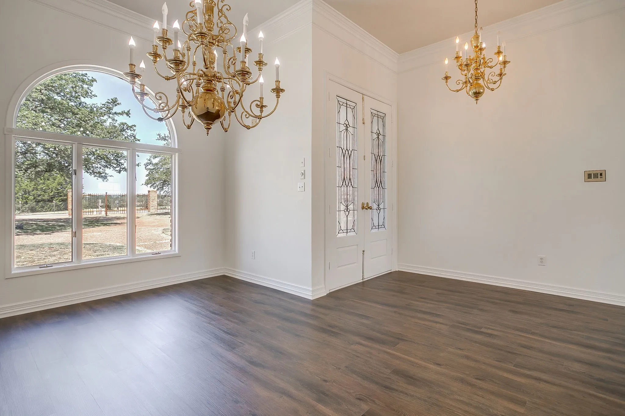 Single Family Residence For Sale in Parker County , 2625 Clear Lake Road, Weatherford, Texas 76087, 4 Bedroom, 4 Bathroom, 3 Garage spaces, 3,296 Sqft, built in 1988, mls#21326296, Real Estate Agent in Weatherford, Homes For Sale in Parker county, Homes For Sale in Weatherford, Realtor in Weatherford Texas, Real Estate Brokerage Independent Realty Texas, Luminita Cordes Realtor