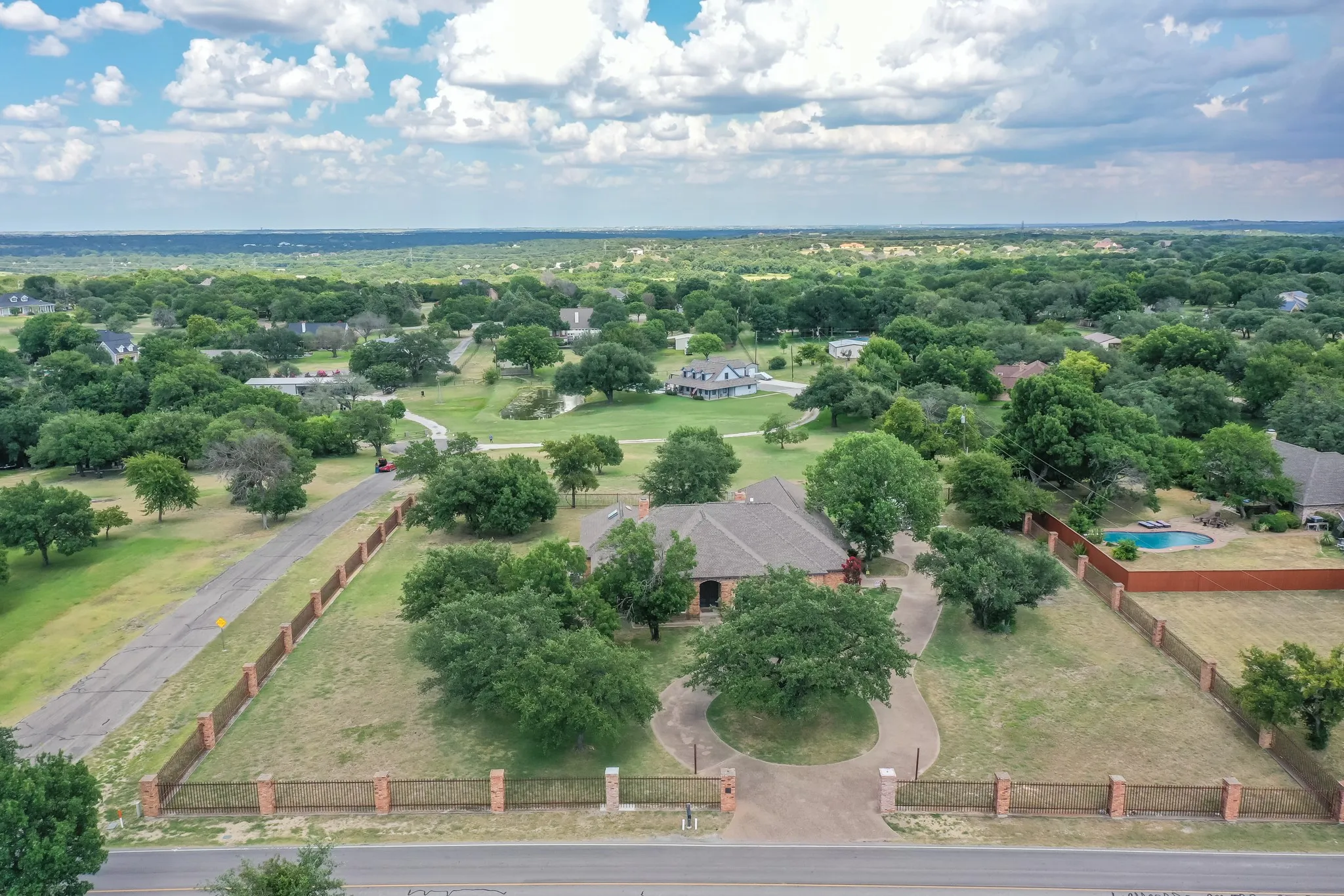 Single Family Residence For Sale in Parker County , 2625 Clear Lake Road, Weatherford, Texas 76087, 4 Bedroom, 4 Bathroom, 3 Garage spaces, 3,296 Sqft, built in 1988, mls#21326296, Real Estate Agent in Weatherford, Homes For Sale in Parker county, Homes For Sale in Weatherford, Realtor in Weatherford Texas, Real Estate Brokerage Independent Realty Texas, Luminita Cordes Realtor