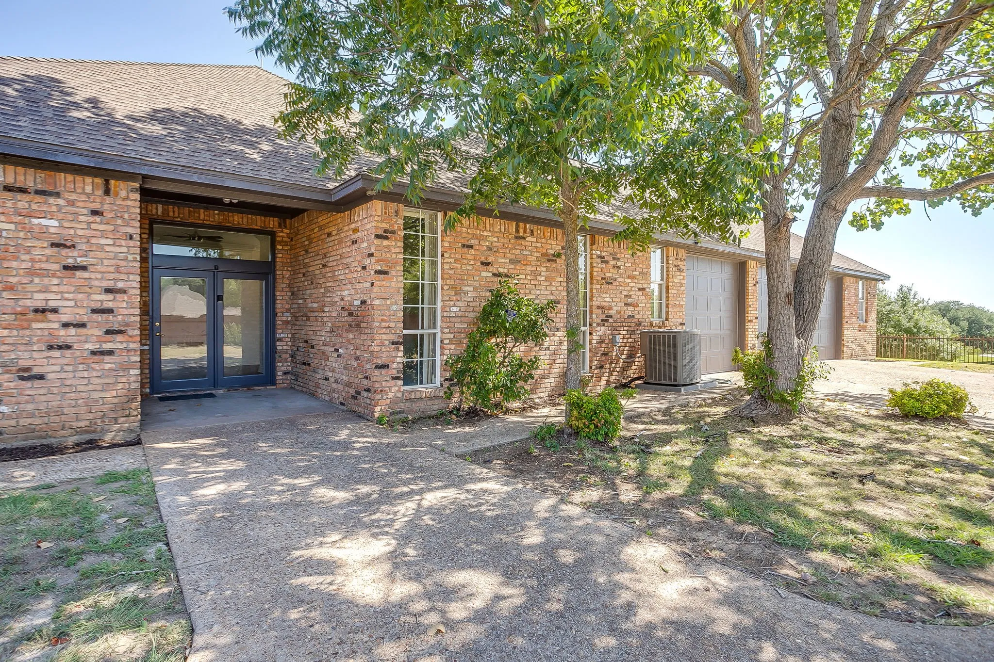 Single Family Residence For Sale in Parker County , 2625 Clear Lake Road, Weatherford, Texas 76087, 4 Bedroom, 4 Bathroom, 3 Garage spaces, 3,296 Sqft, built in 1988, mls#21326296, Real Estate Agent in Weatherford, Homes For Sale in Parker county, Homes For Sale in Weatherford, Realtor in Weatherford Texas, Real Estate Brokerage Independent Realty Texas, Luminita Cordes Realtor