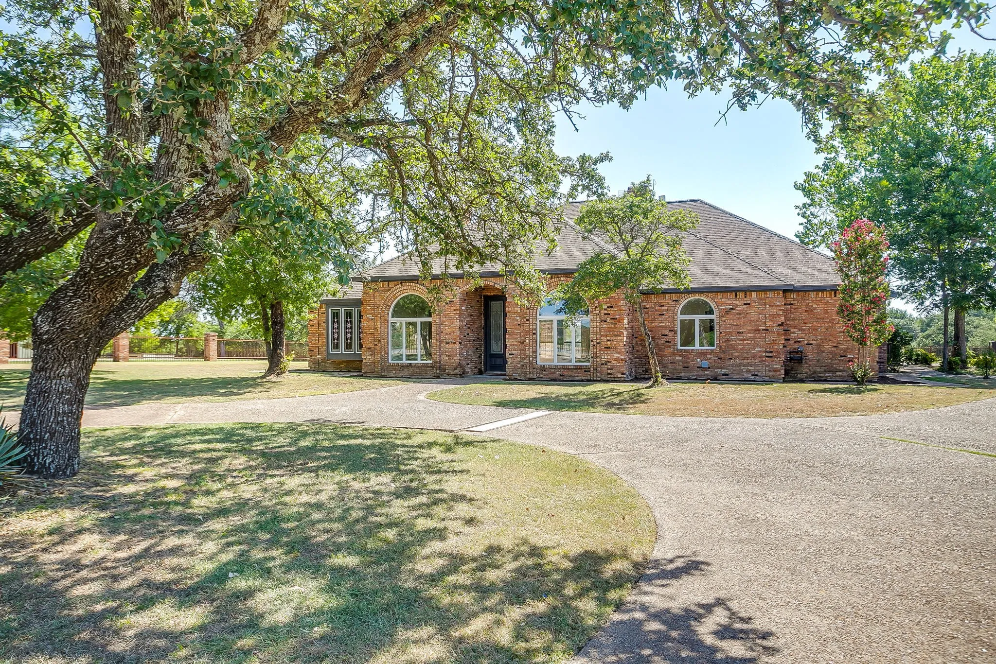 Single Family Residence For Sale in Parker County , 2625 Clear Lake Road, Weatherford, Texas 76087, 4 Bedroom, 4 Bathroom, 3 Garage spaces, 3,296 Sqft, built in 1988, mls#21326296, Real Estate Agent in Weatherford, Homes For Sale in Parker county, Homes For Sale in Weatherford, Realtor in Weatherford Texas, Real Estate Brokerage Independent Realty Texas, Luminita Cordes Realtor