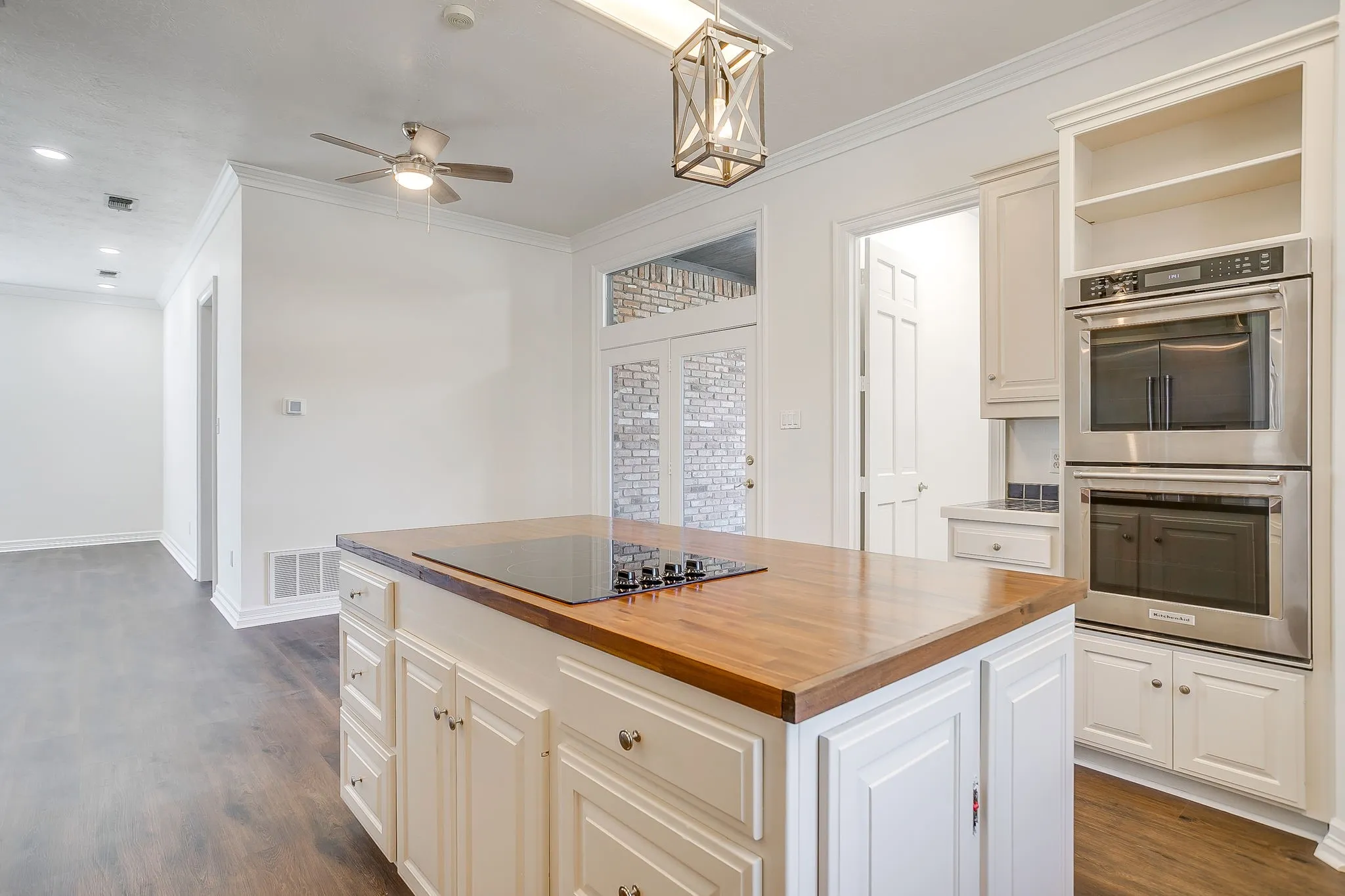 Single Family Residence For Sale in Parker County , 2625 Clear Lake Road, Weatherford, Texas 76087, 4 Bedroom, 4 Bathroom, 3 Garage spaces, 3,296 Sqft, built in 1988, mls#21326296, Real Estate Agent in Weatherford, Homes For Sale in Parker county, Homes For Sale in Weatherford, Realtor in Weatherford Texas, Real Estate Brokerage Independent Realty Texas, Luminita Cordes Realtor
