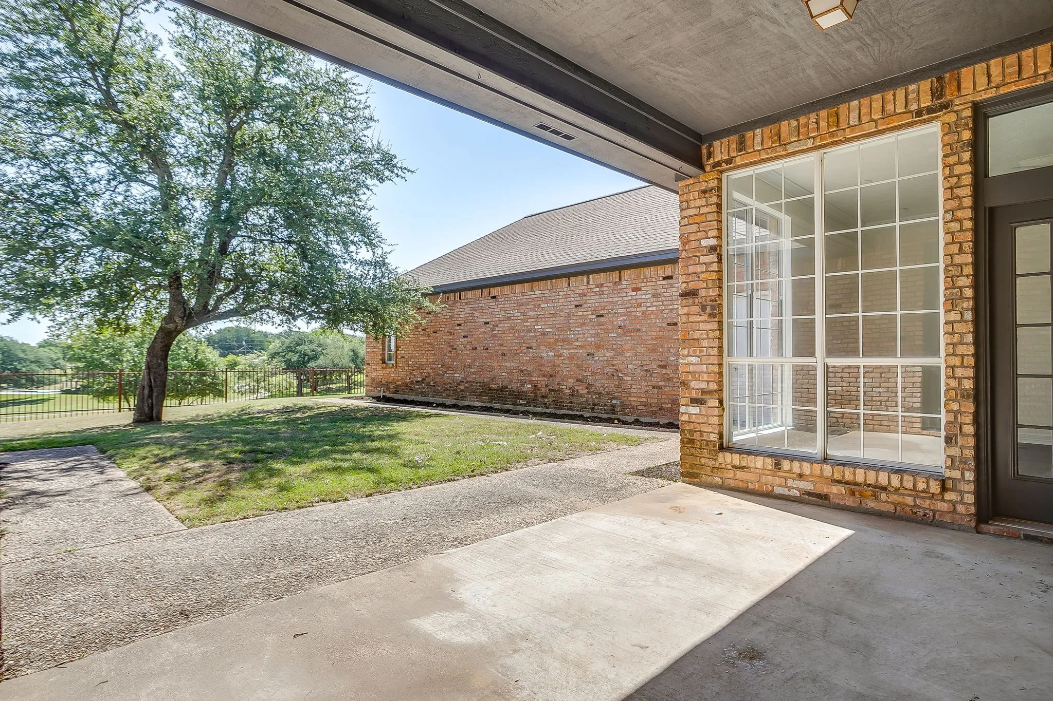 Single Family Residence For Sale in Parker County , 2625 Clear Lake Road, Weatherford, Texas 76087, 4 Bedroom, 4 Bathroom, 3 Garage spaces, 3,296 Sqft, built in 1988, mls#21326296, Real Estate Agent in Weatherford, Homes For Sale in Parker county, Homes For Sale in Weatherford, Realtor in Weatherford Texas, Real Estate Brokerage Independent Realty Texas, Luminita Cordes Realtor