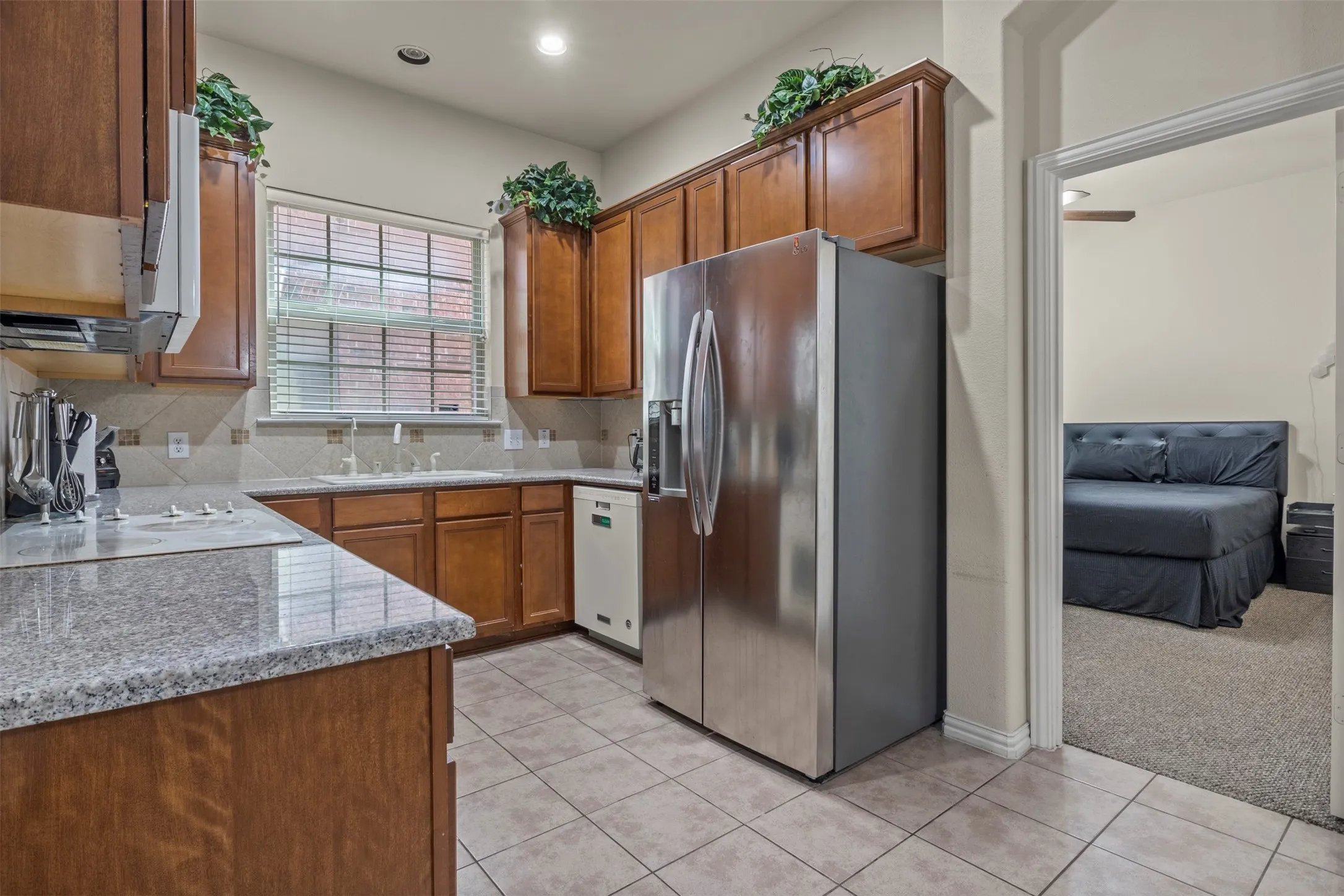 Townhouse For Sale in Dallas County , 8712 Iron Horse Drive, Irving, Texas 75063, 3 Bedroom, 3 Bathroom, 2 Garage spaces, 1,931 Sqft, built in 2008, mls#21326373, Real Estate Agent in Irving, Homes For Sale in Dallas county, Homes For Sale in Irving, Realtor in Irving Texas, Real Estate Brokerage Independent Realty Texas, Luminita Cordes Realtor