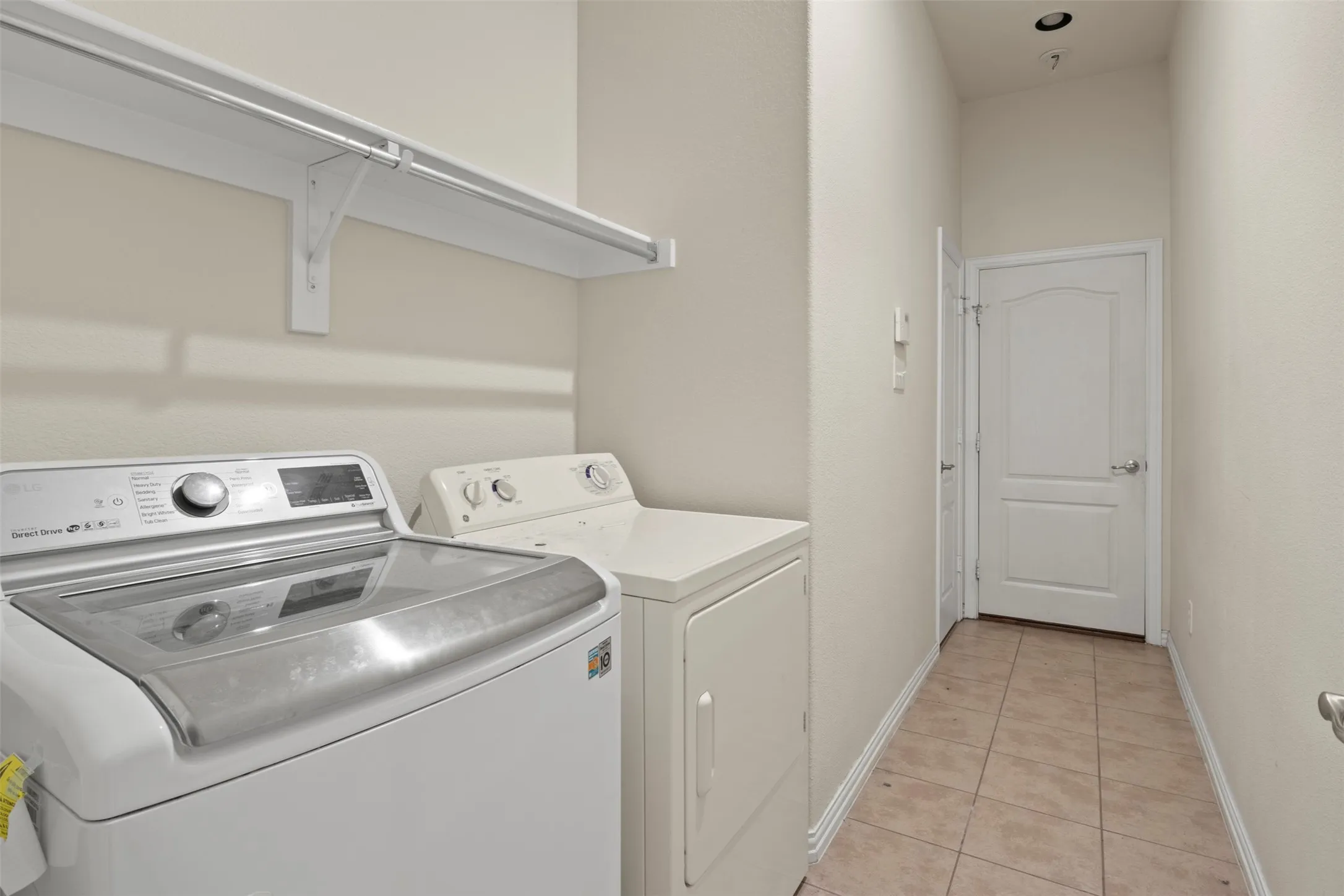 Townhouse For Sale in Dallas County , 8712 Iron Horse Drive, Irving, Texas 75063, 3 Bedroom, 3 Bathroom, 2 Garage spaces, 1,931 Sqft, built in 2008, mls#21326373, Real Estate Agent in Irving, Homes For Sale in Dallas county, Homes For Sale in Irving, Realtor in Irving Texas, Real Estate Brokerage Independent Realty Texas, Luminita Cordes Realtor