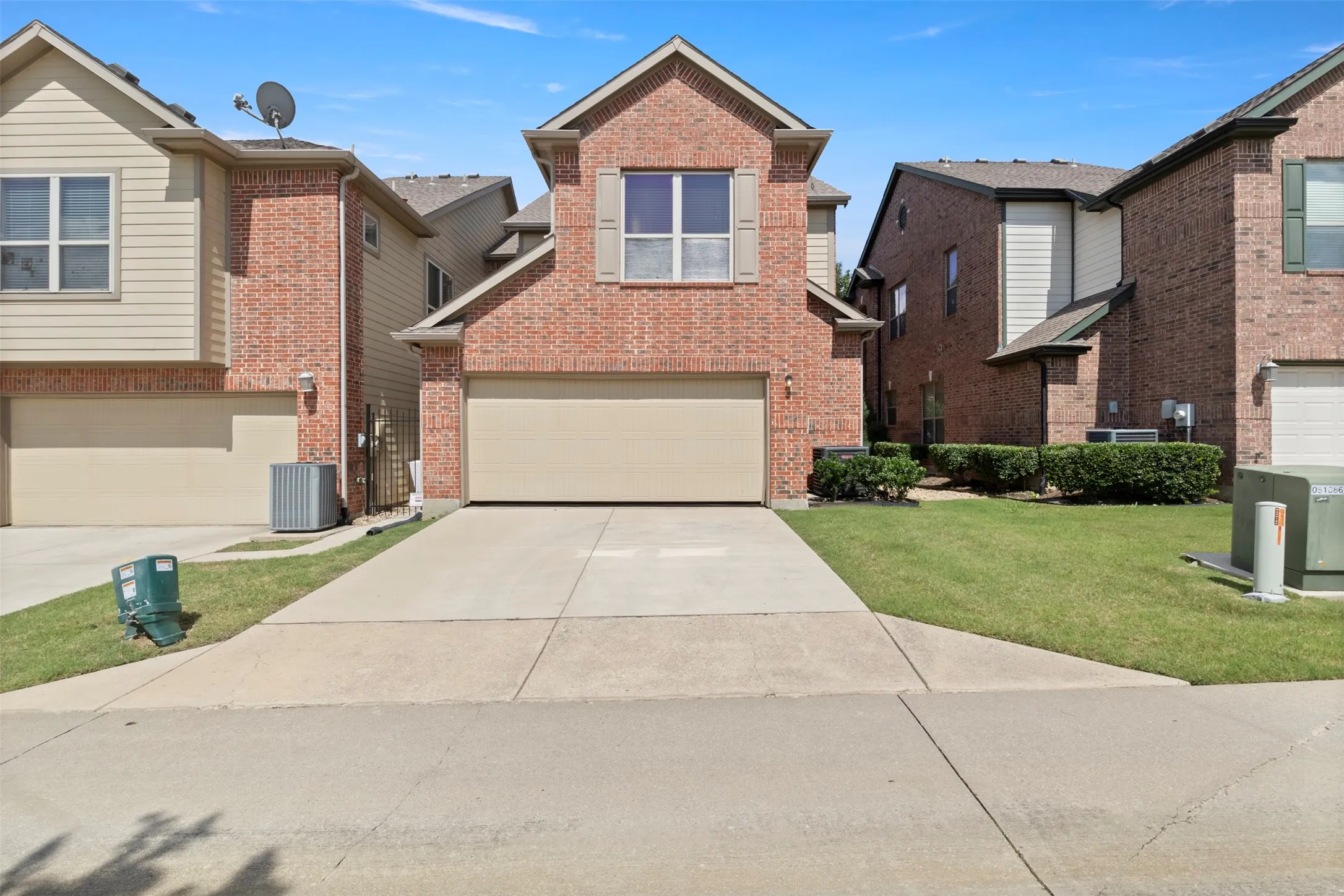 Townhouse For Sale in Dallas County , 8712 Iron Horse Drive, Irving, Texas 75063, 3 Bedroom, 3 Bathroom, 2 Garage spaces, 1,931 Sqft, built in 2008, mls#21326373, Real Estate Agent in Irving, Homes For Sale in Dallas county, Homes For Sale in Irving, Realtor in Irving Texas, Real Estate Brokerage Independent Realty Texas, Luminita Cordes Realtor