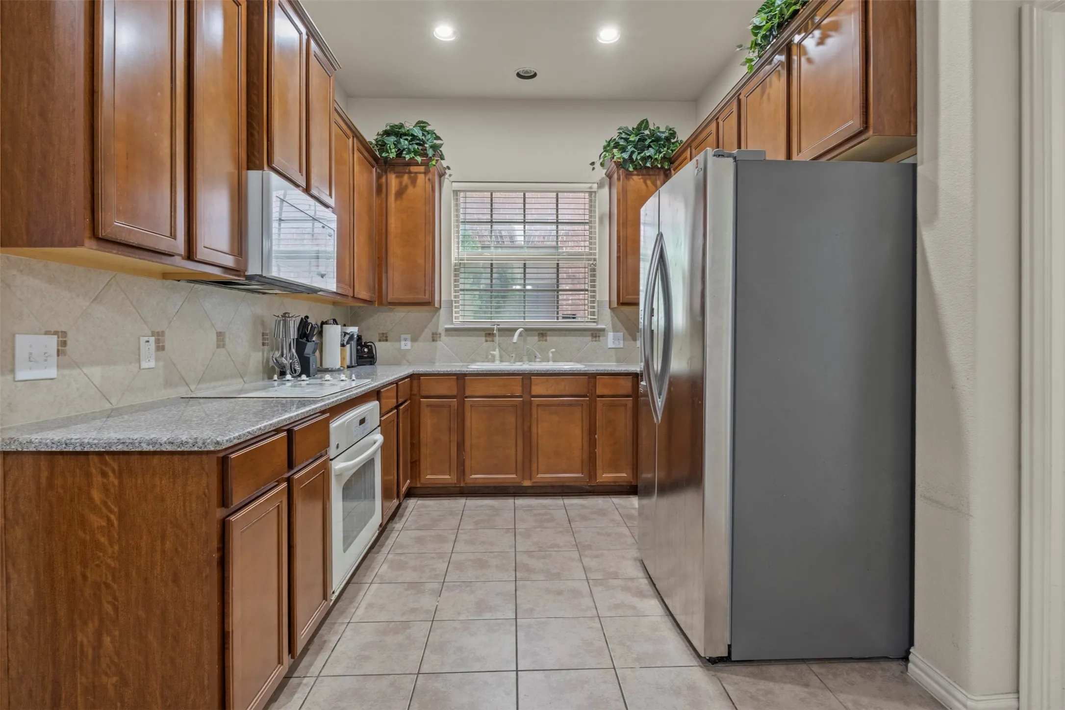 Townhouse For Sale in Dallas County , 8712 Iron Horse Drive, Irving, Texas 75063, 3 Bedroom, 3 Bathroom, 2 Garage spaces, 1,931 Sqft, built in 2008, mls#21326373, Real Estate Agent in Irving, Homes For Sale in Dallas county, Homes For Sale in Irving, Realtor in Irving Texas, Real Estate Brokerage Independent Realty Texas, Luminita Cordes Realtor