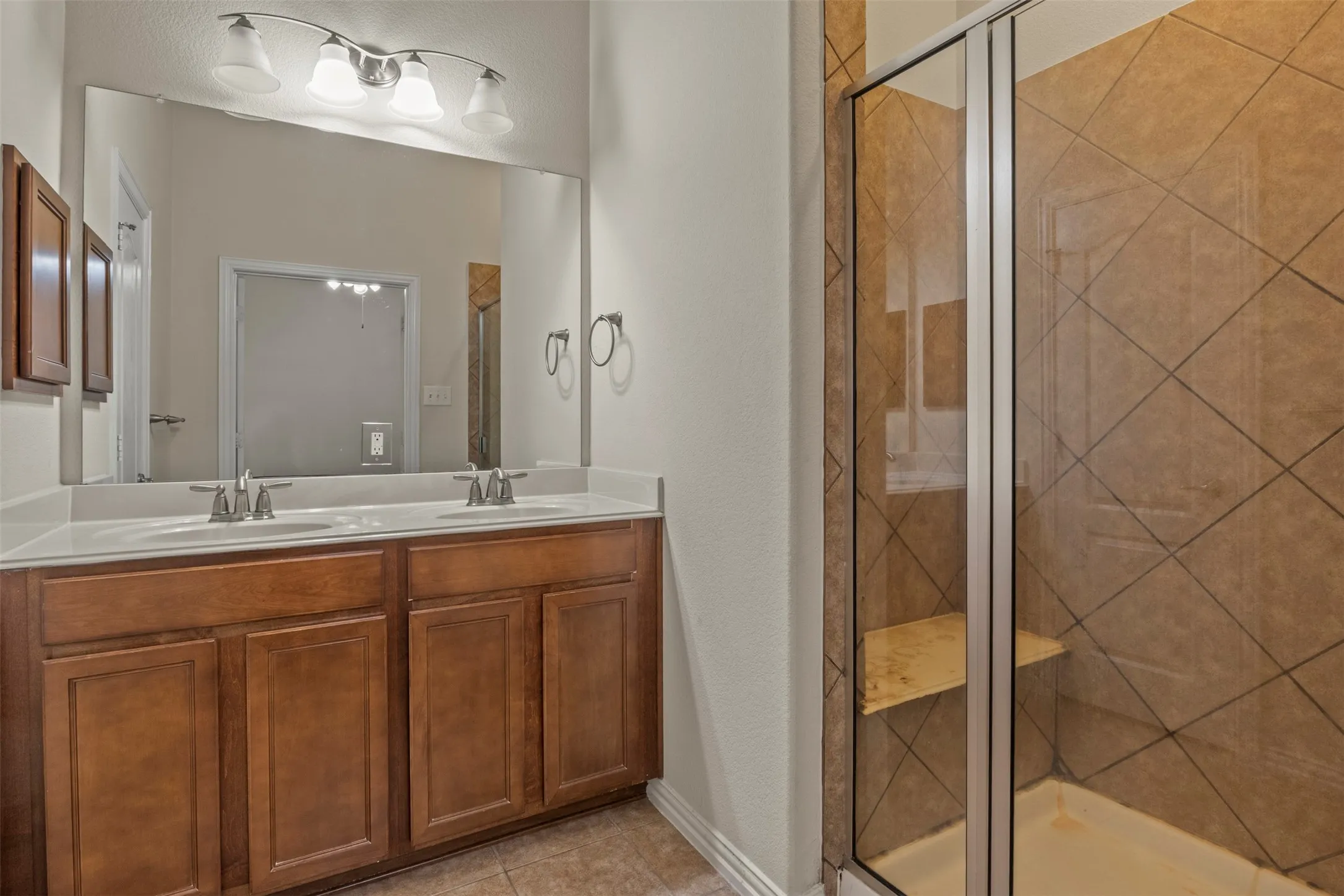 Townhouse For Sale in Dallas County , 8712 Iron Horse Drive, Irving, Texas 75063, 3 Bedroom, 3 Bathroom, 2 Garage spaces, 1,931 Sqft, built in 2008, mls#21326373, Real Estate Agent in Irving, Homes For Sale in Dallas county, Homes For Sale in Irving, Realtor in Irving Texas, Real Estate Brokerage Independent Realty Texas, Luminita Cordes Realtor