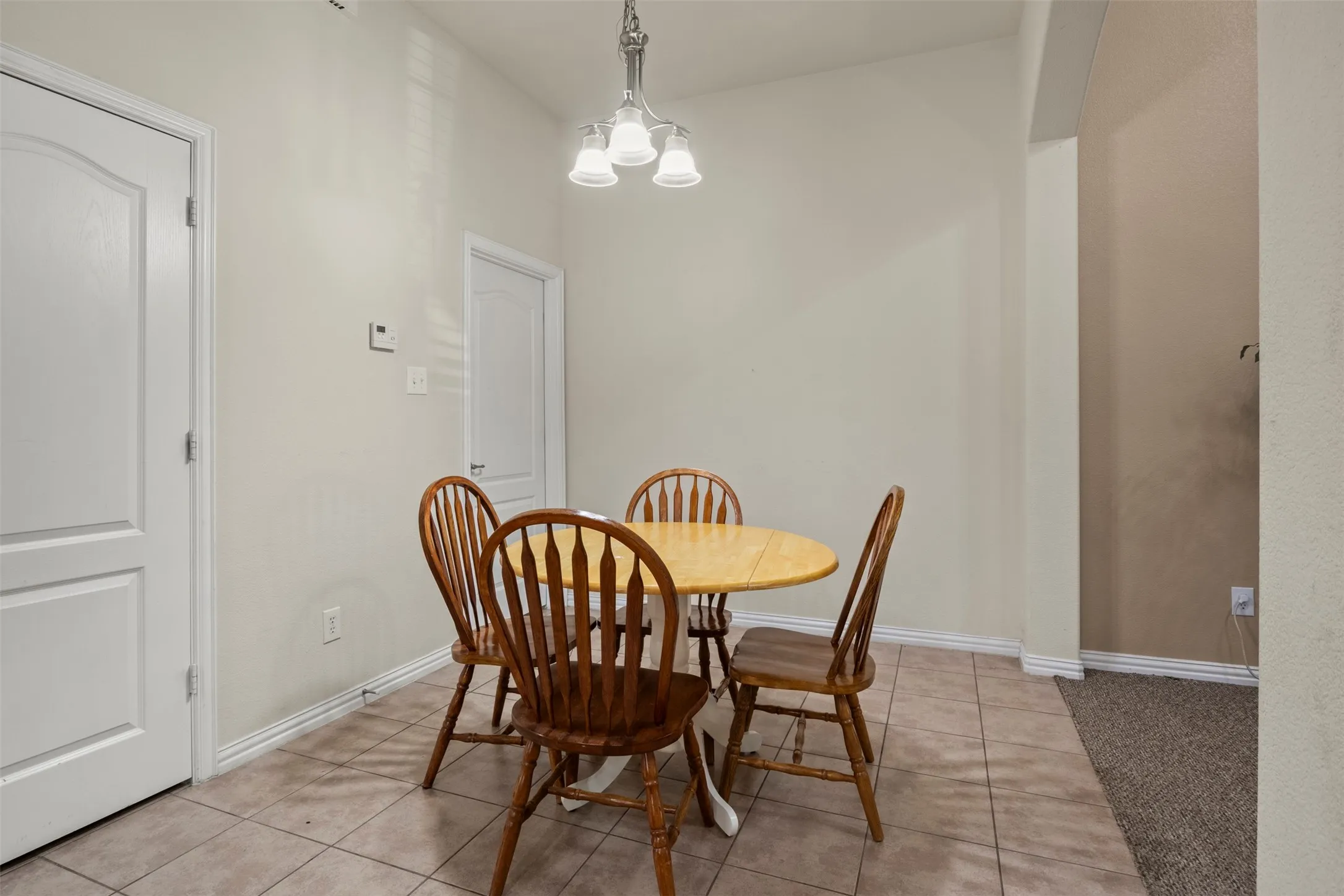 Townhouse For Sale in Dallas County , 8712 Iron Horse Drive, Irving, Texas 75063, 3 Bedroom, 3 Bathroom, 2 Garage spaces, 1,931 Sqft, built in 2008, mls#21326373, Real Estate Agent in Irving, Homes For Sale in Dallas county, Homes For Sale in Irving, Realtor in Irving Texas, Real Estate Brokerage Independent Realty Texas, Luminita Cordes Realtor