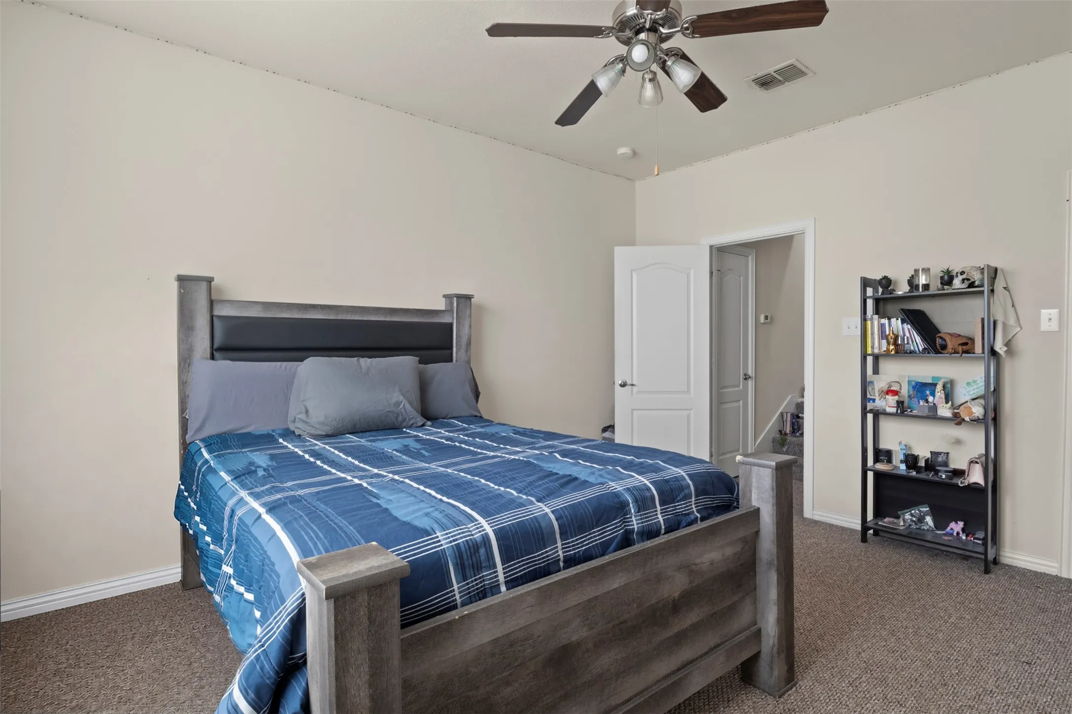 Townhouse For Sale in Dallas County , 8712 Iron Horse Drive, Irving, Texas 75063, 3 Bedroom, 3 Bathroom, 2 Garage spaces, 1,931 Sqft, built in 2008, mls#21326373, Real Estate Agent in Irving, Homes For Sale in Dallas county, Homes For Sale in Irving, Realtor in Irving Texas, Real Estate Brokerage Independent Realty Texas, Luminita Cordes Realtor