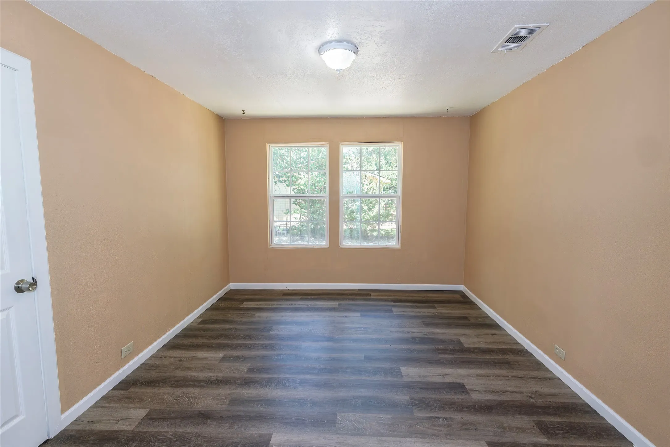 Single Family Residence For Sale in Montague County , 304 Jack Grace Hill Road, Bowie, Texas 76230, 3 Bedroom, 1 Bathroom, 2 Garage spaces, 1,416 Sqft, built in 1940, mls#21326420, Real Estate Agent in Bowie, Homes For Sale in Montague county, Homes For Sale in Bowie, Realtor in Bowie Texas, Real Estate Brokerage Independent Realty Texas, Luminita Cordes Realtor
