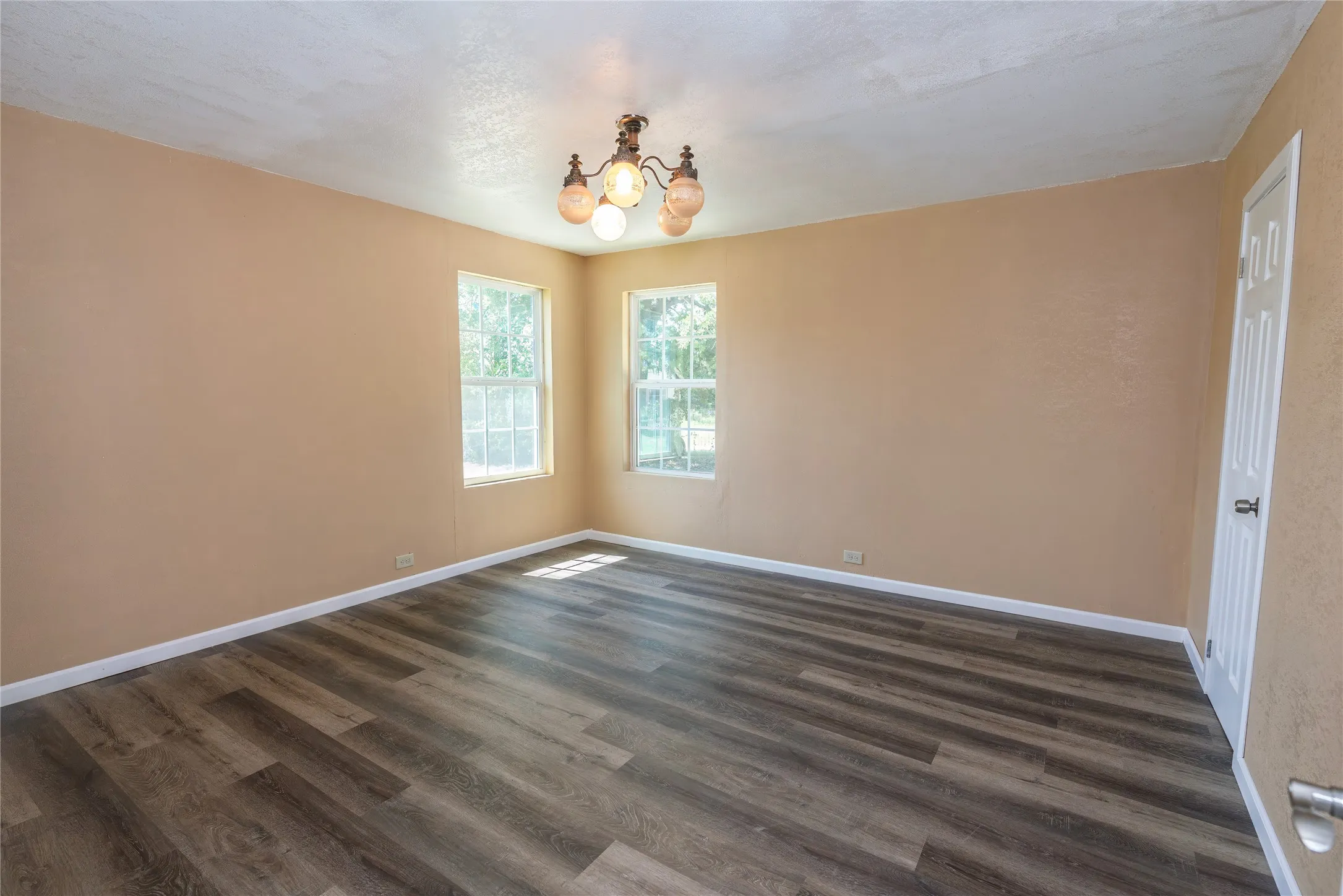 Single Family Residence For Sale in Montague County , 304 Jack Grace Hill Road, Bowie, Texas 76230, 3 Bedroom, 1 Bathroom, 2 Garage spaces, 1,416 Sqft, built in 1940, mls#21326420, Real Estate Agent in Bowie, Homes For Sale in Montague county, Homes For Sale in Bowie, Realtor in Bowie Texas, Real Estate Brokerage Independent Realty Texas, Luminita Cordes Realtor